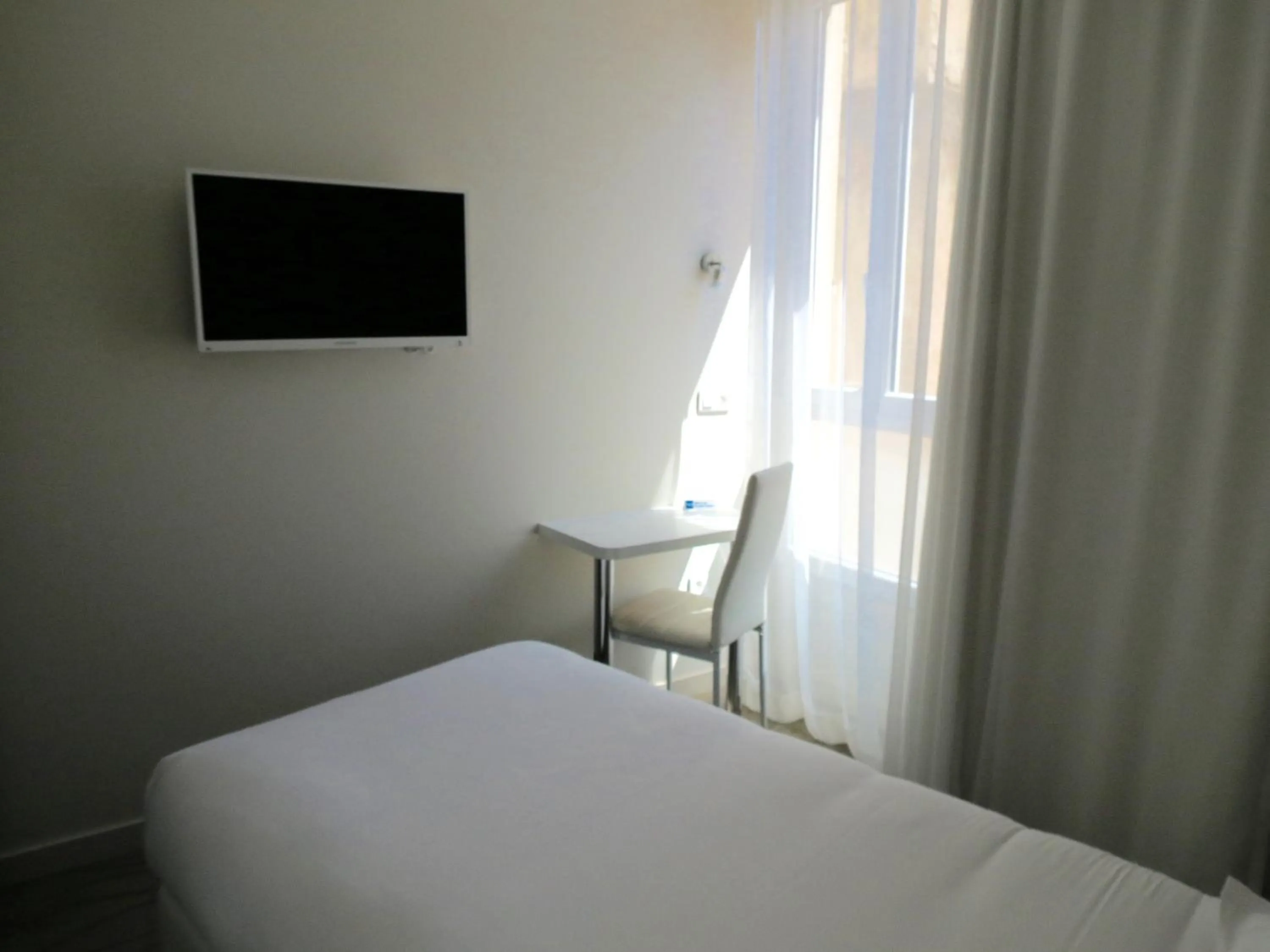 TV and multimedia, Bed in Hôtel Ligure