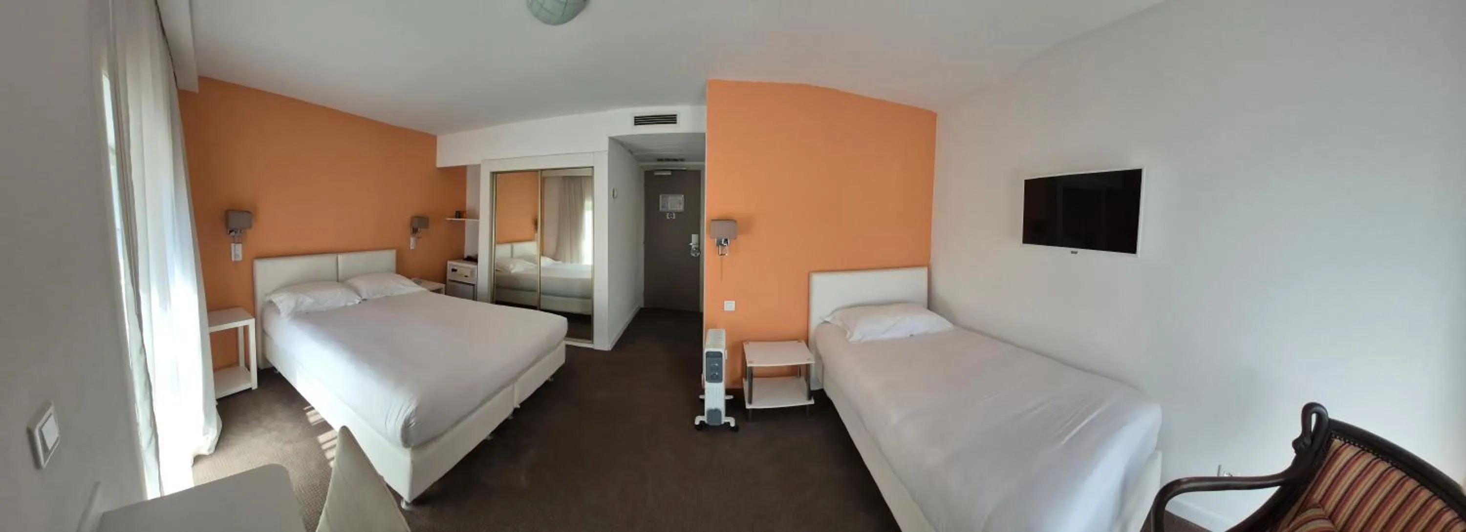 Photo of the whole room, Bed in Hôtel Ligure