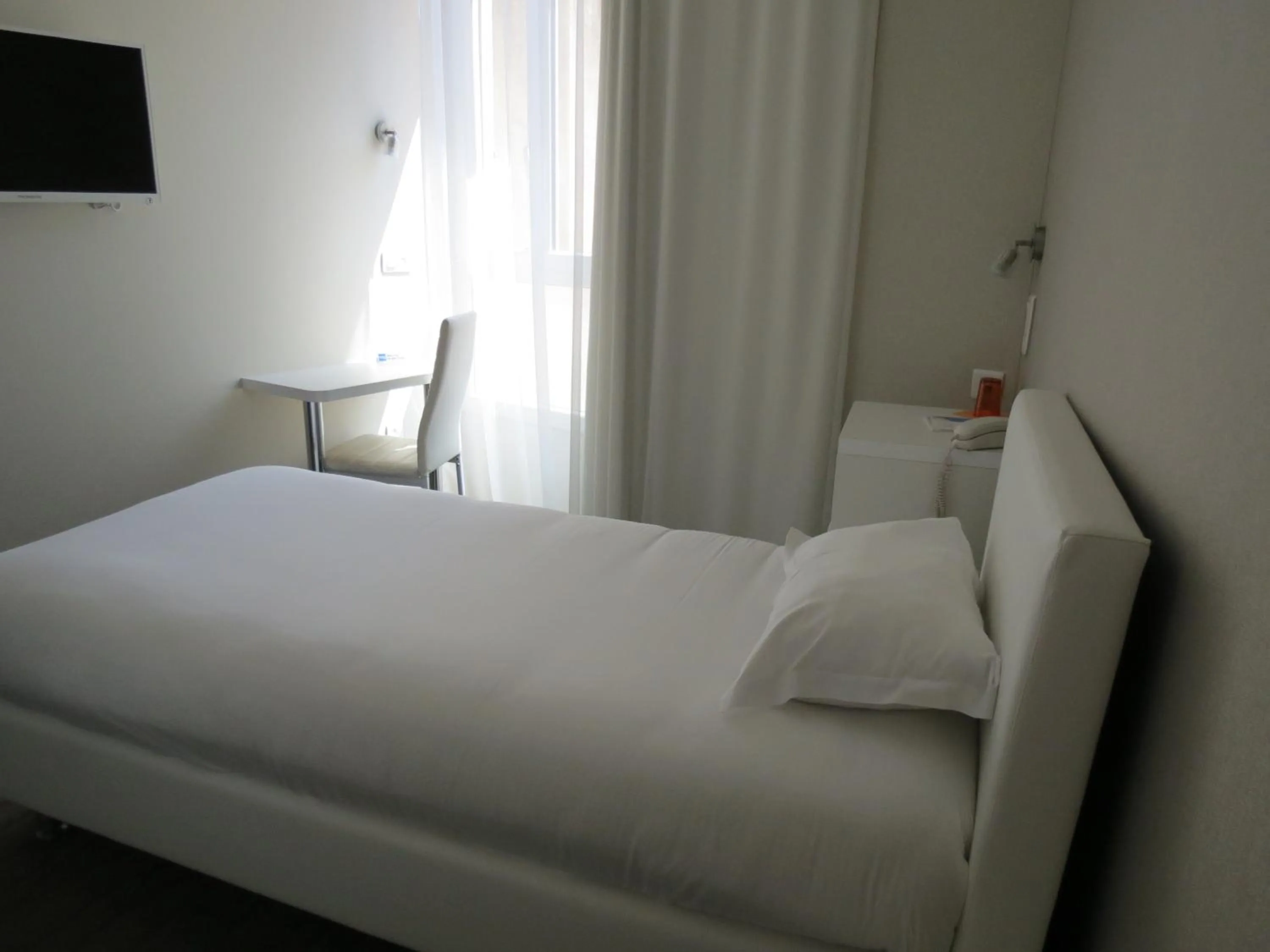 Photo of the whole room, Bed in Hôtel Ligure