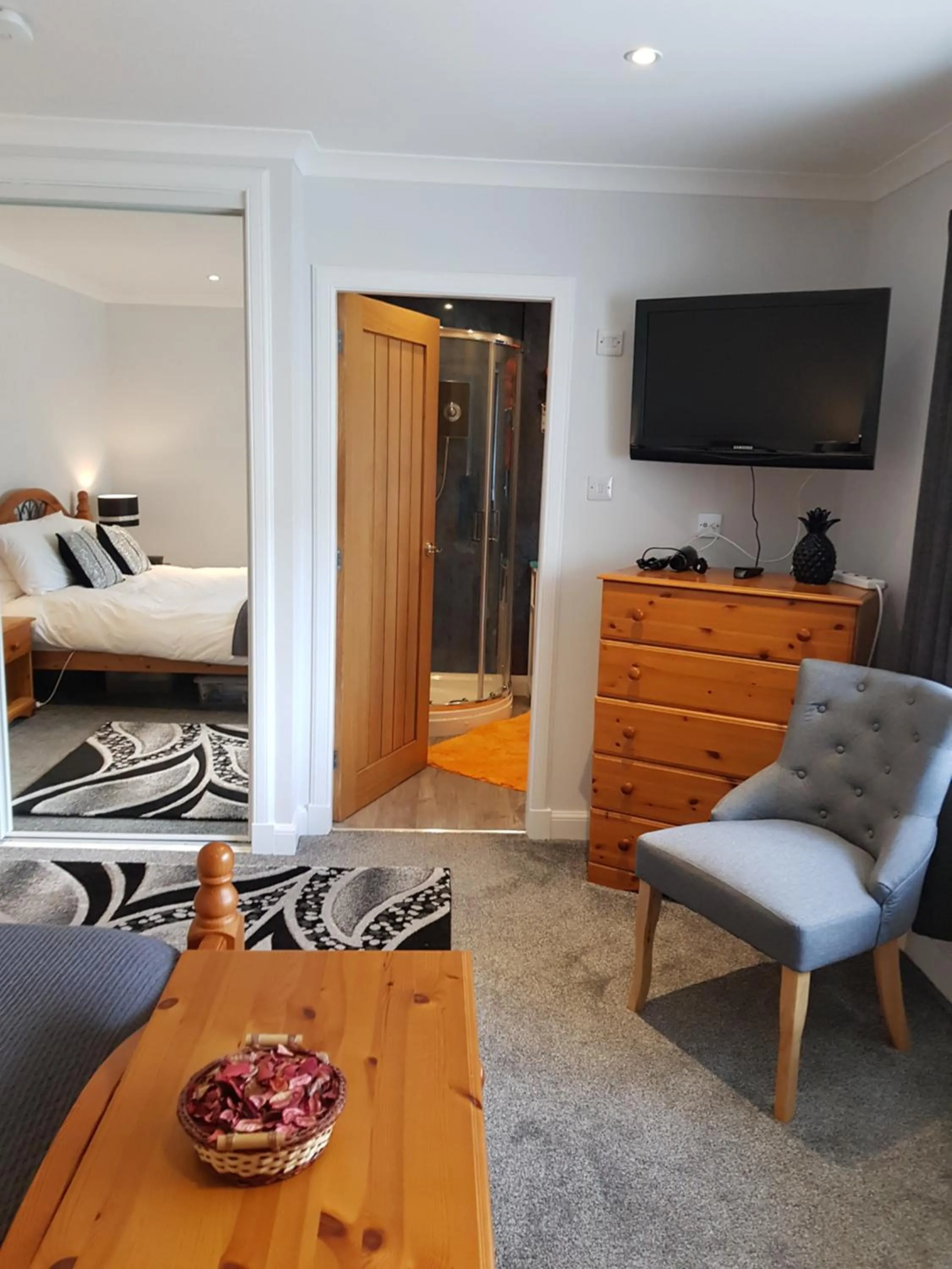Photo of the whole room, Bed in Delny Muir House