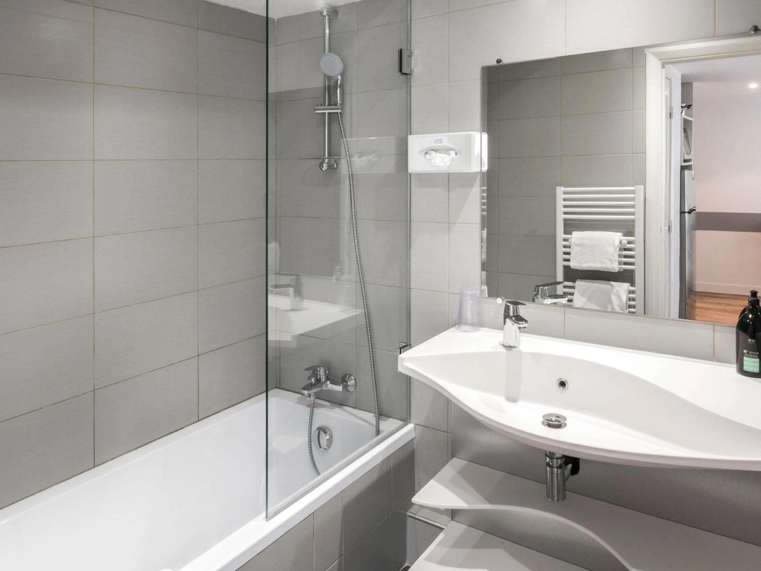 Bedroom in Aparthotel Adagio Nice Promenade des Anglais