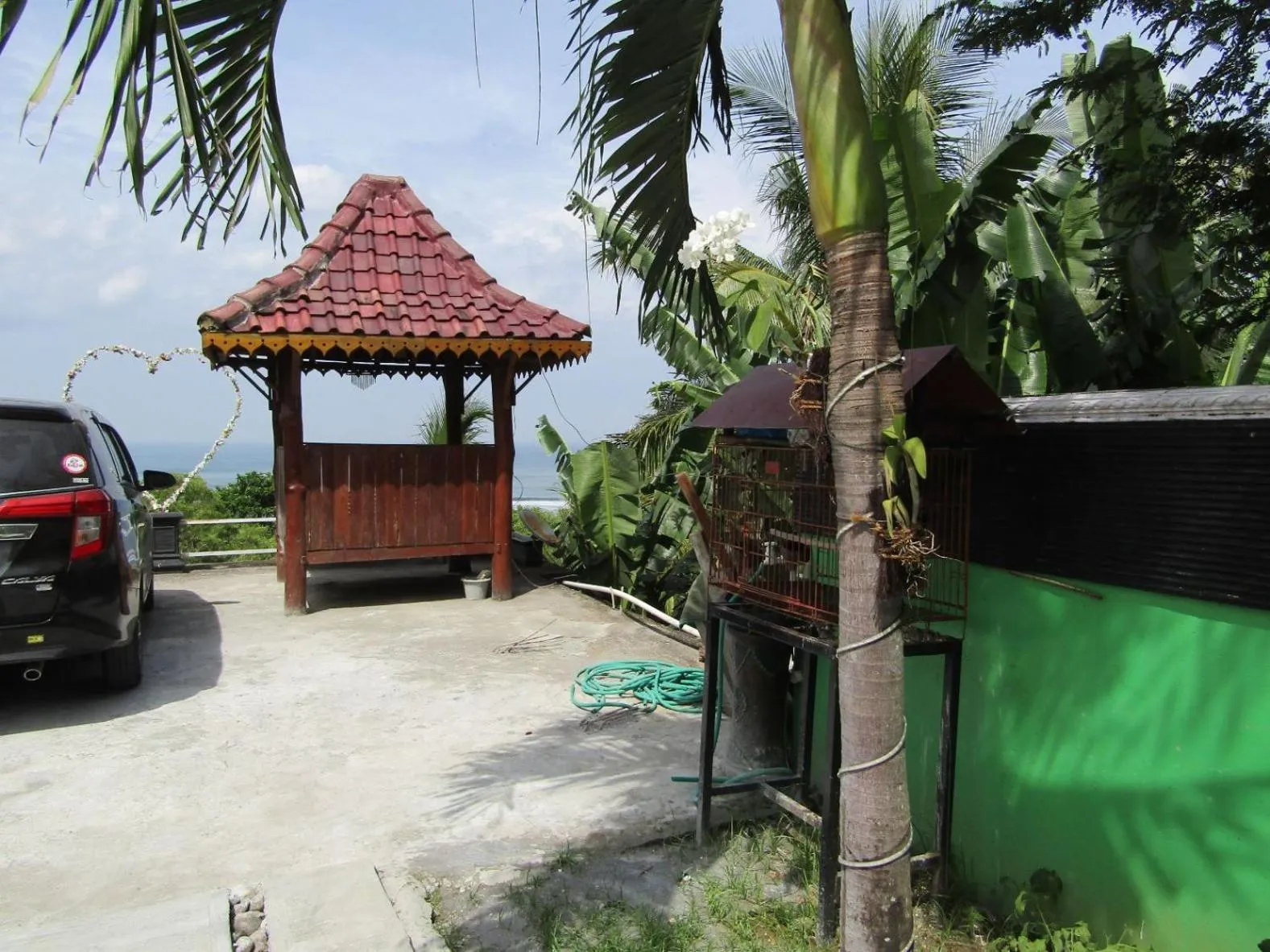 Losmen Kinasih Puncak & Gazebo Pandang