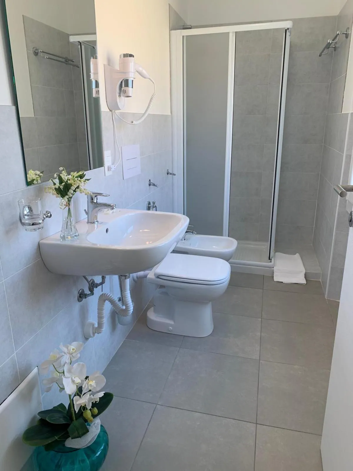 Shower in HOTEL LORENA