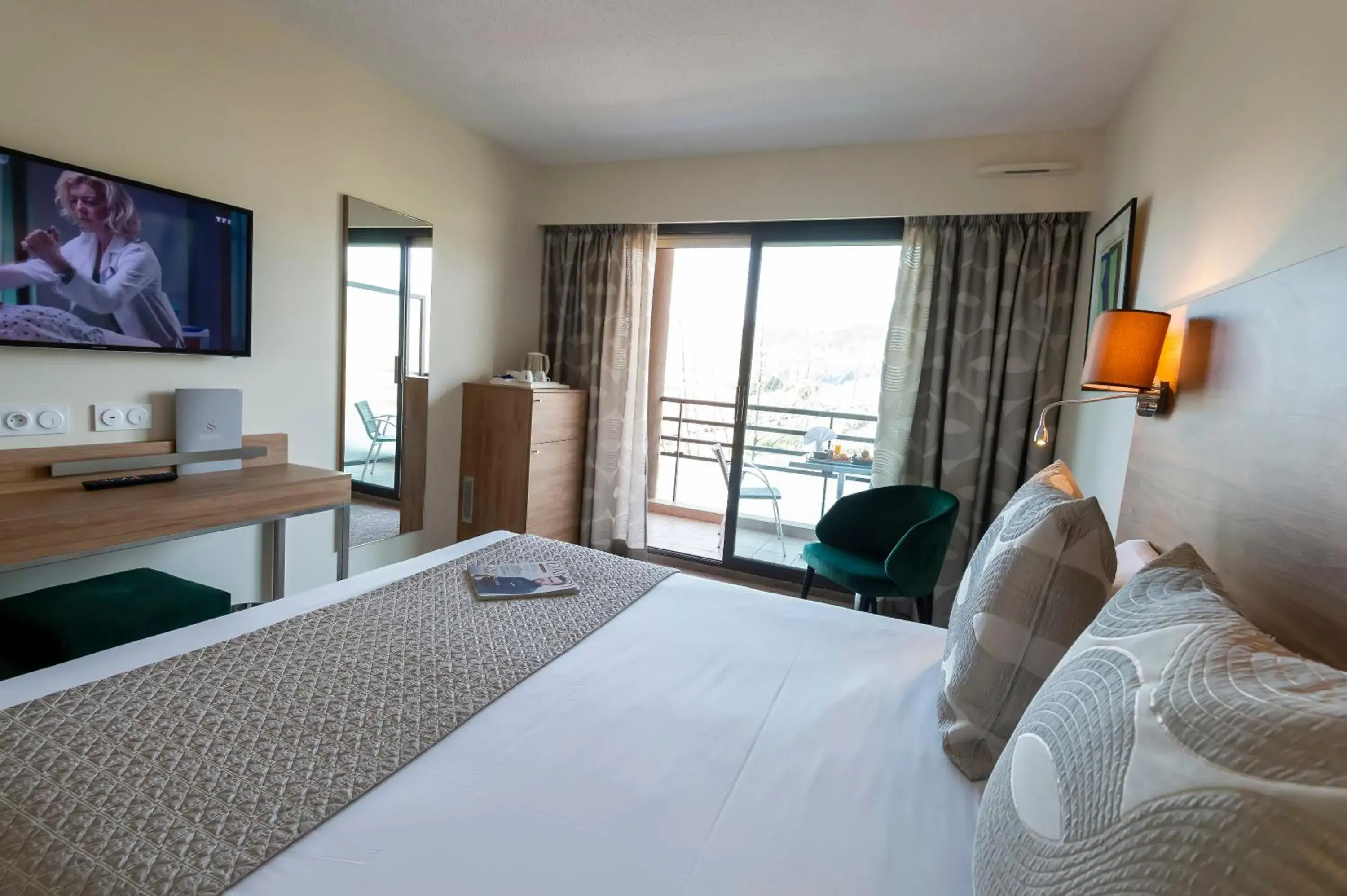 Balcony/Terrace, Bed in Servotel Saint-Vincent Balcony/Terrace, Bed in Servotel Saint-Vincent