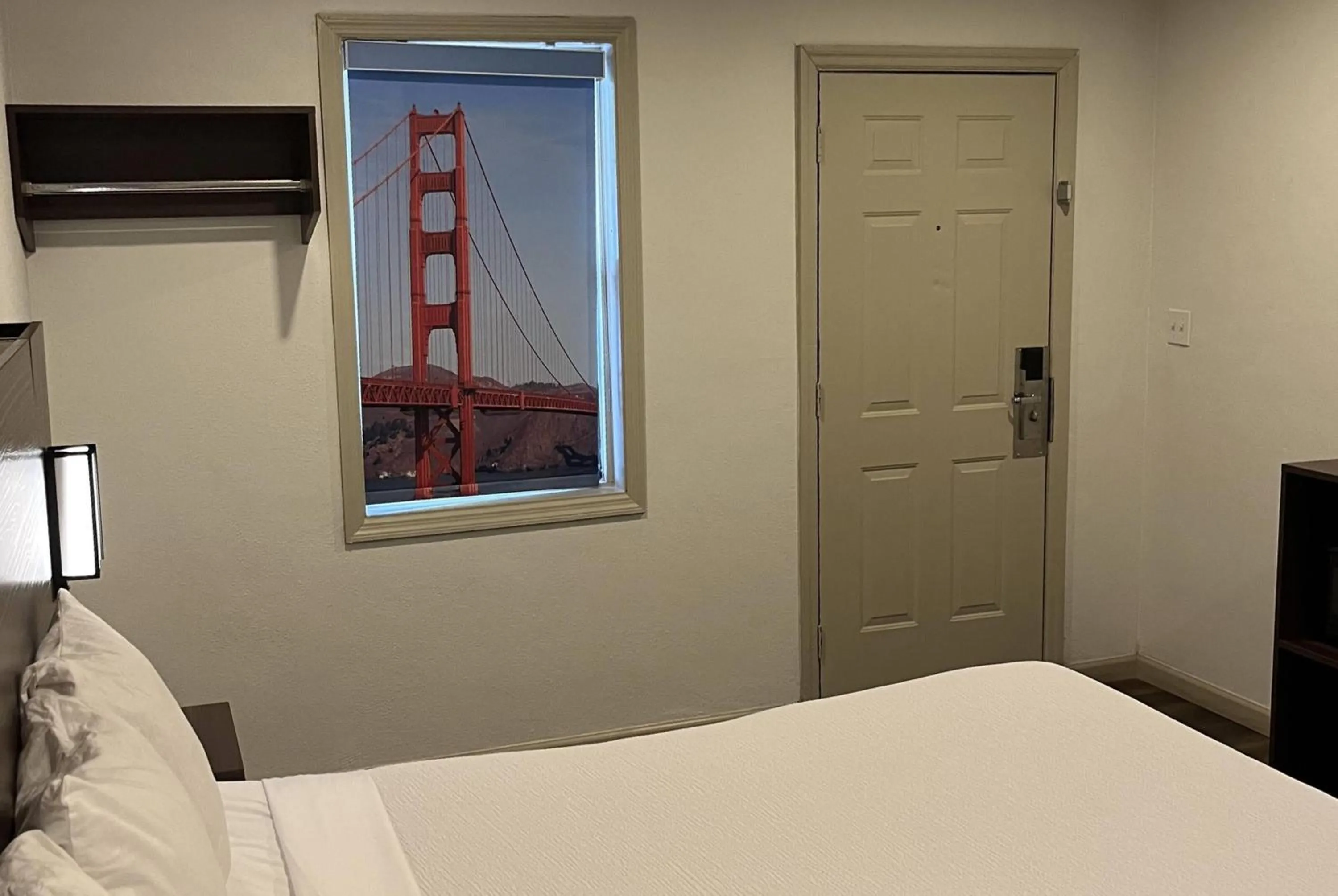 Photo of the whole room in Travelodge by Wyndham Bainbridge