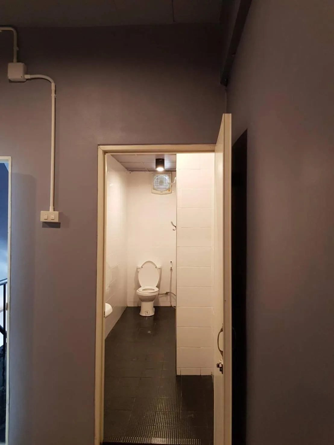 Toilet in SleepCatsHostel