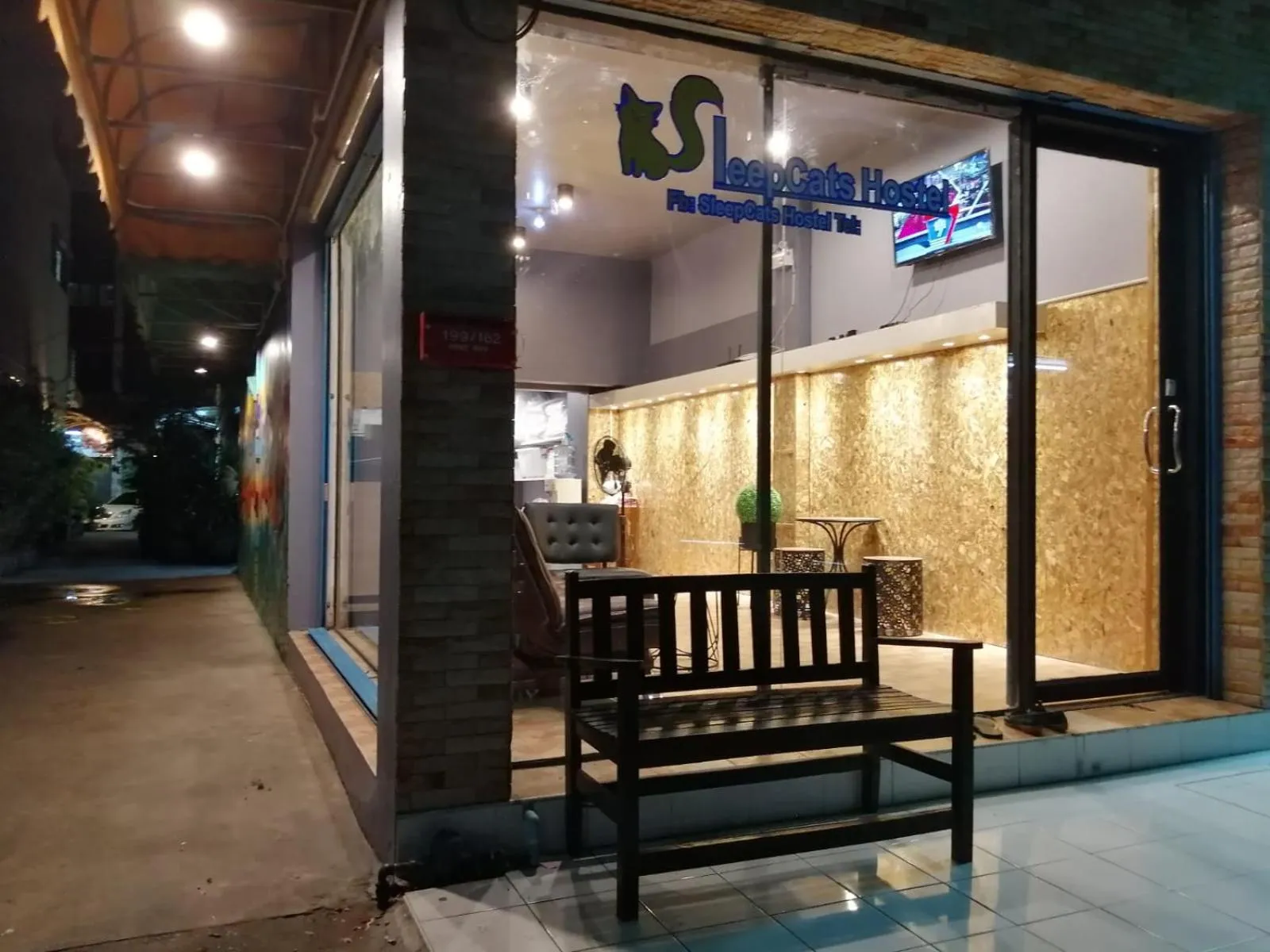 Facade/entrance in SleepCatsHostel