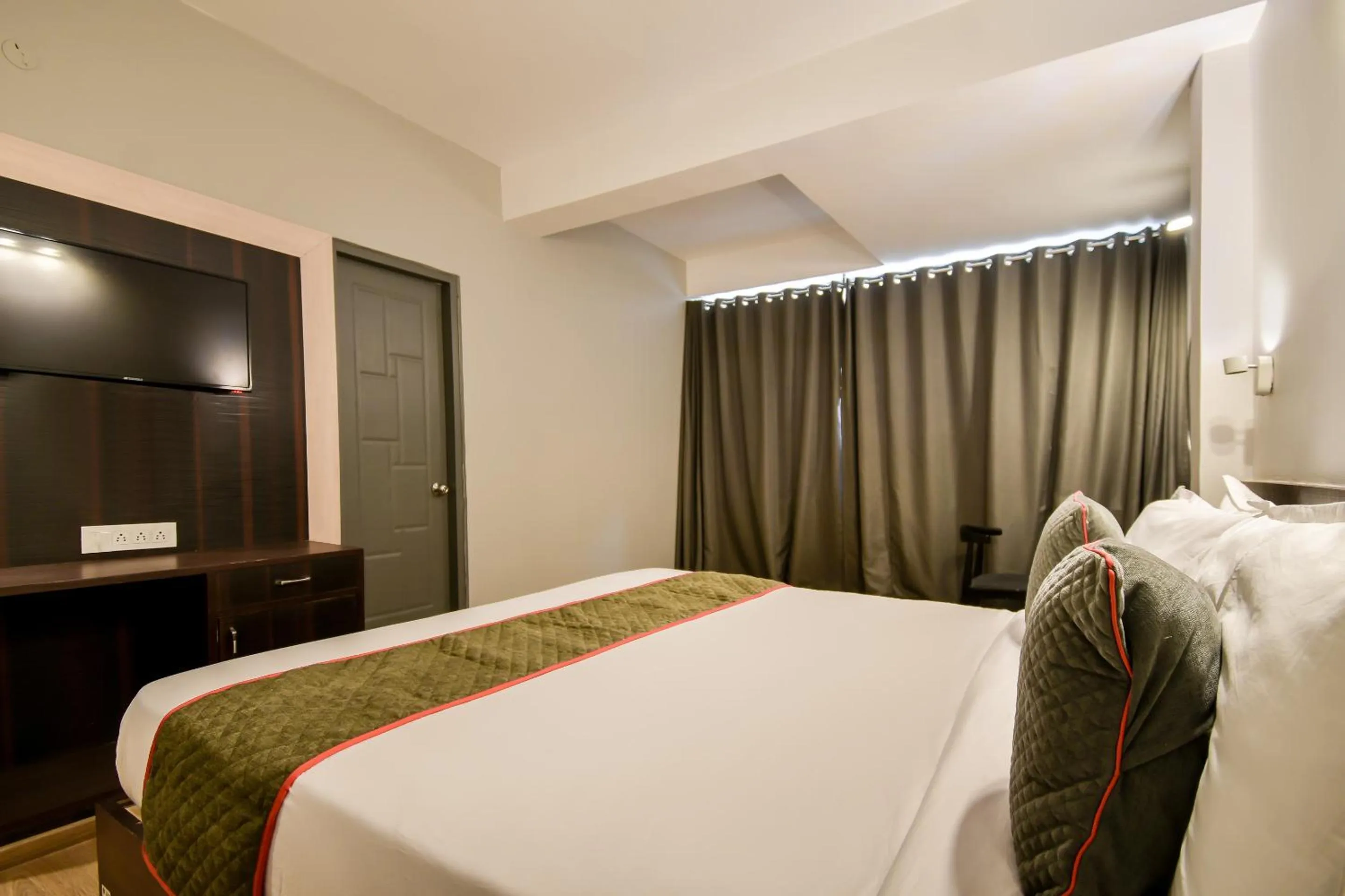 Bedroom in OYO Hotel Luxurs