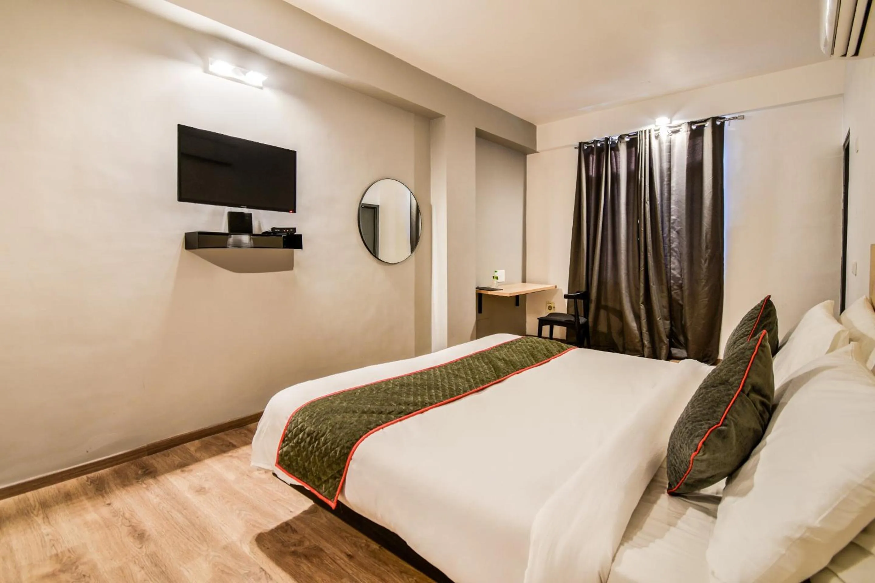 Lobby or reception in OYO Hotel Luxurs