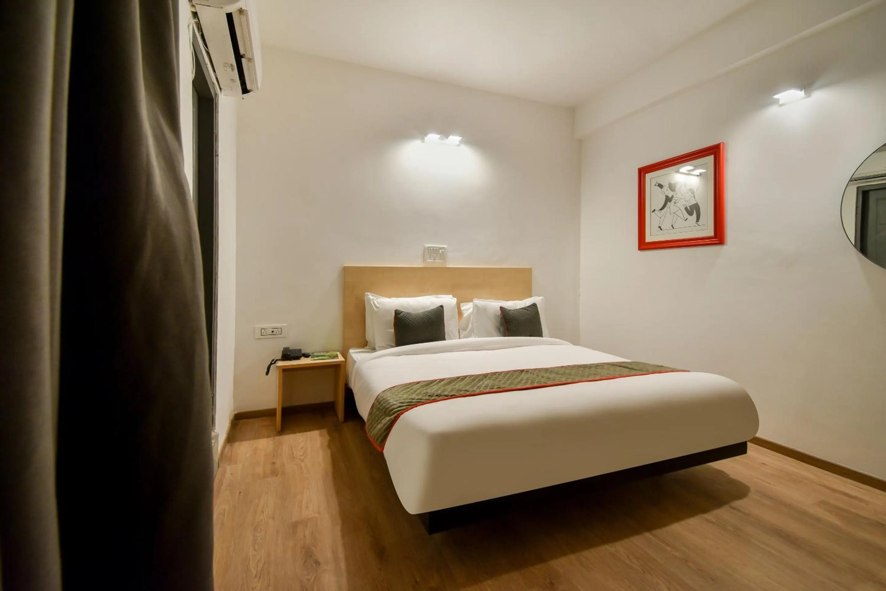 Bedroom in OYO Hotel Luxurs