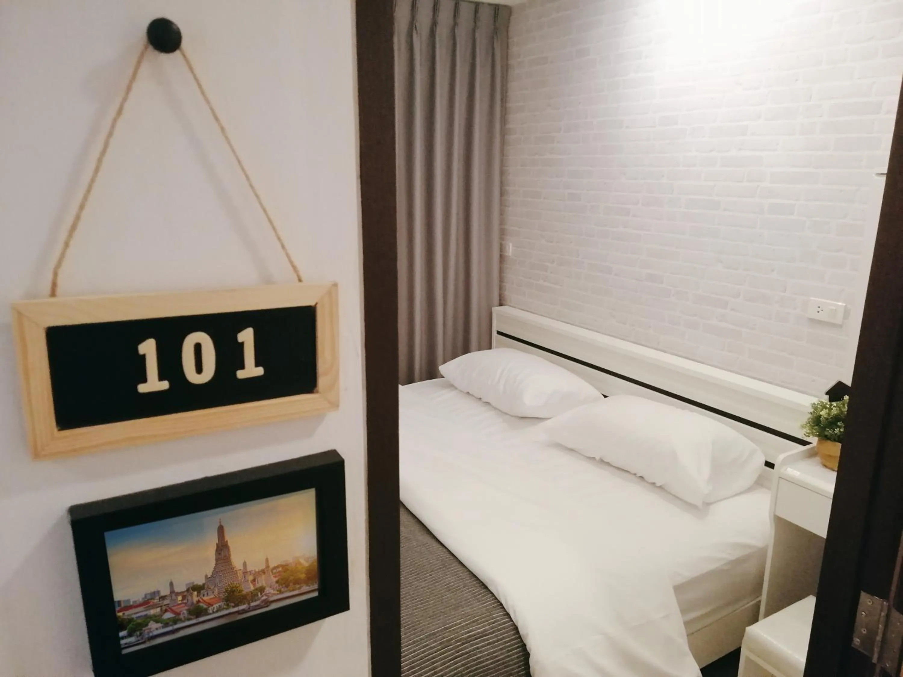 Bed in White House Hostel