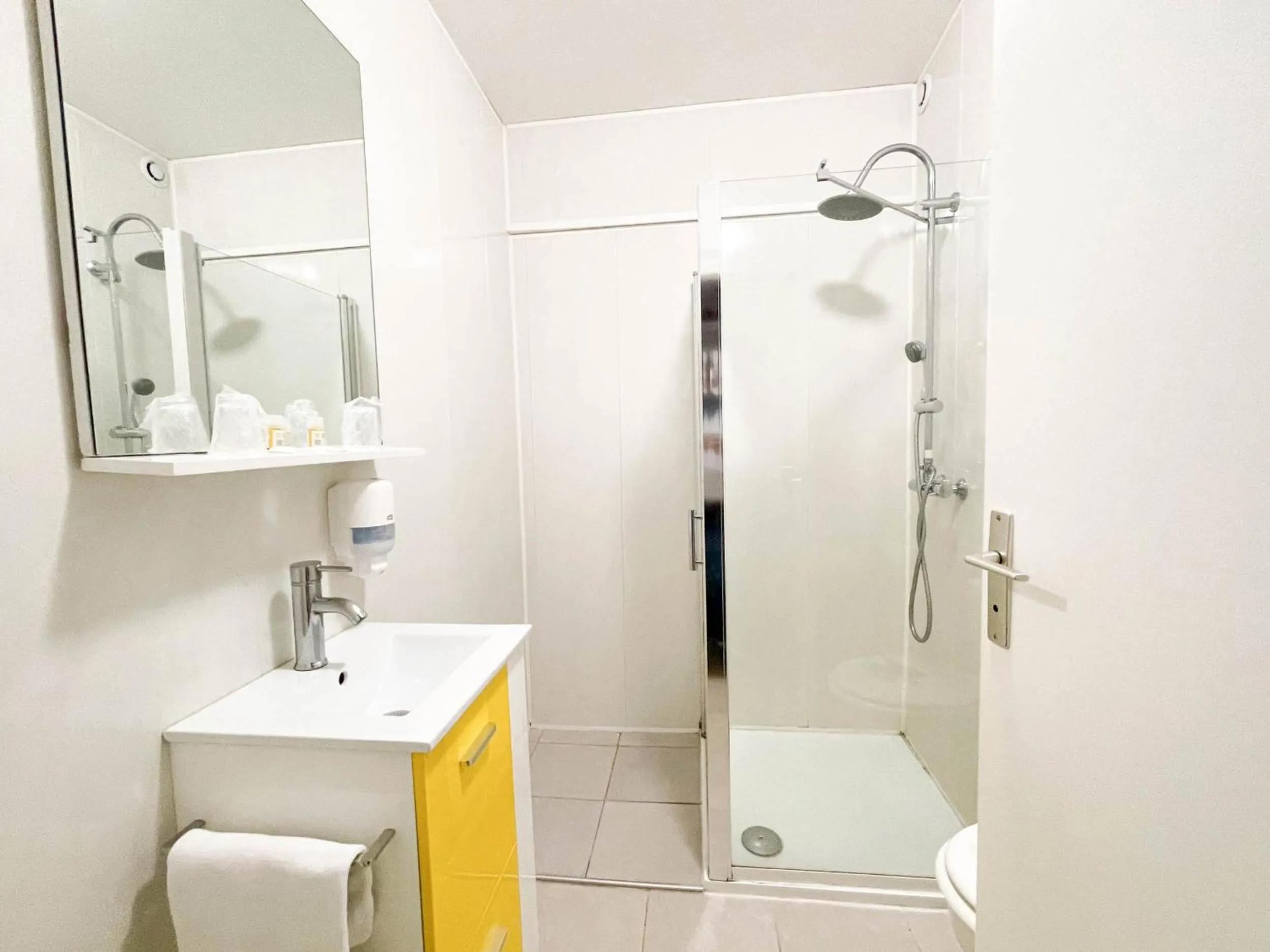 Bathroom in Hotel les Alignements