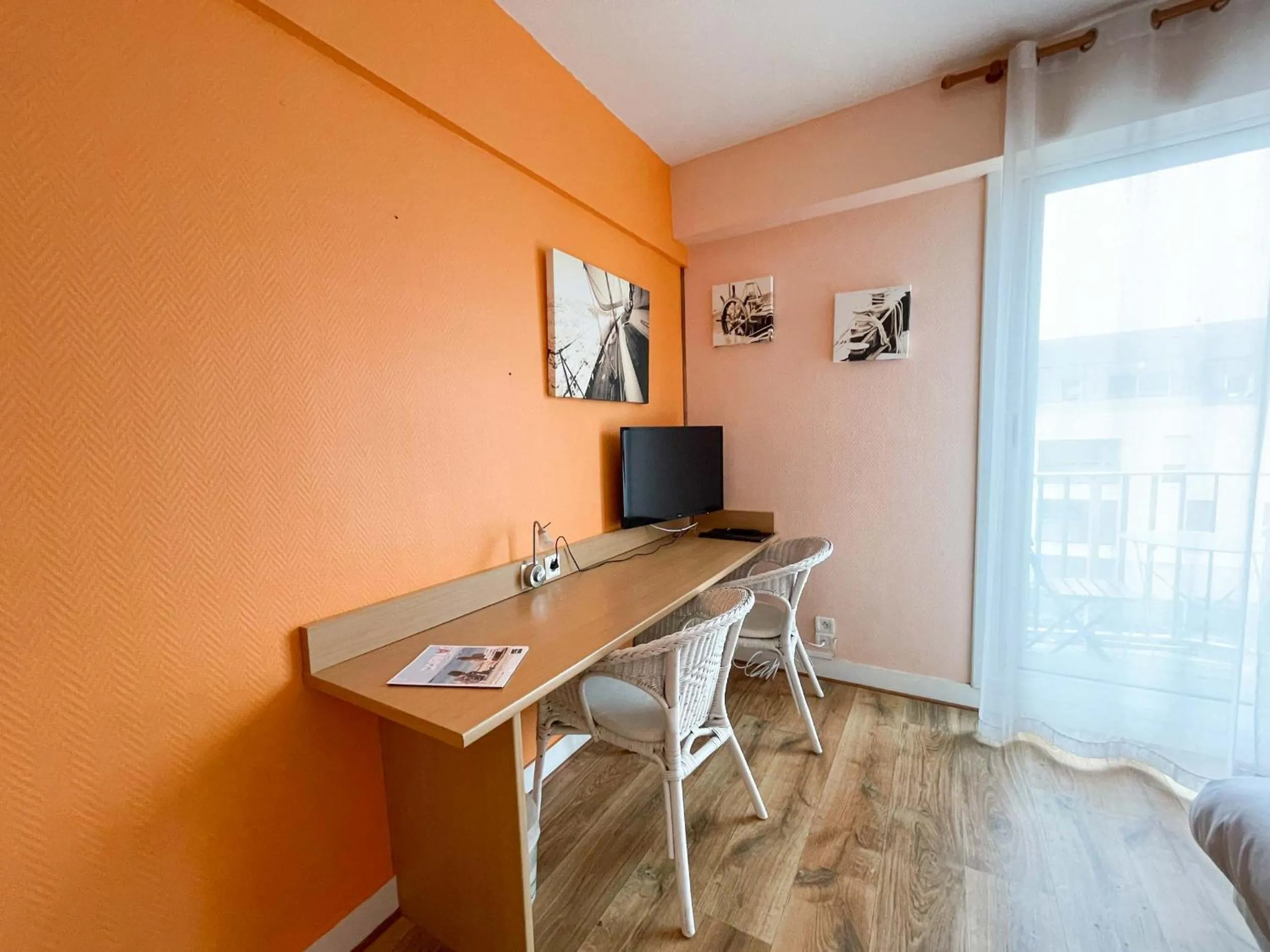 TV and multimedia in Hotel les Alignements