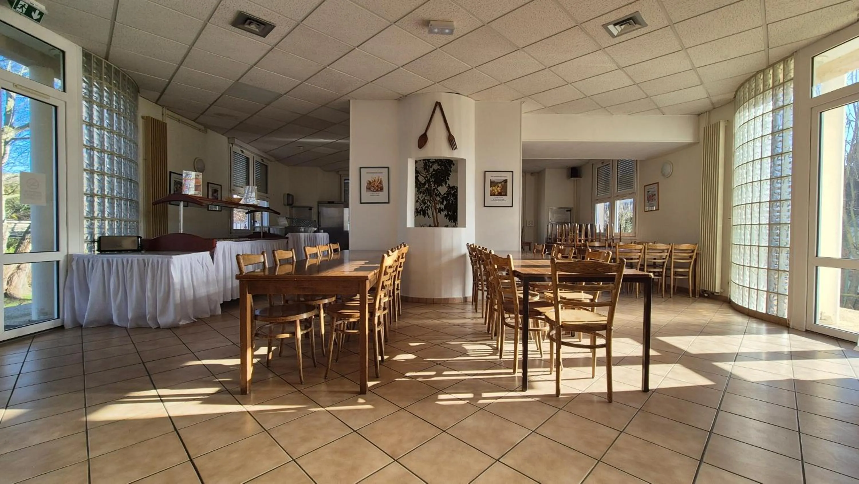 Restaurant/places to eat in Centre de Vacances CPCV Normandie à 50 metres de la plage de Houlgate