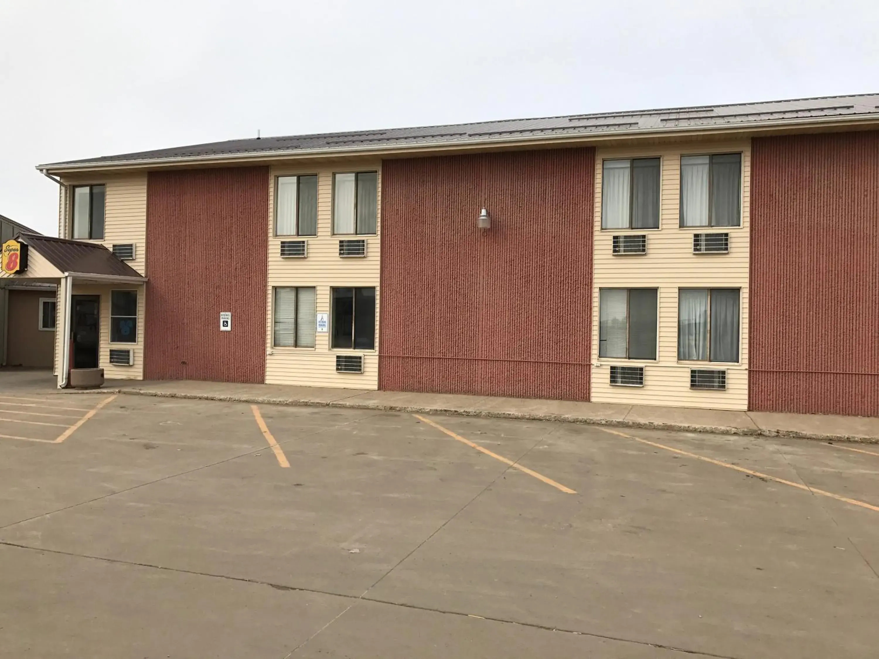 Facade/entrance in Super 8 by Wyndham Redfield Facade/entrance in Super 8 by Wyndham Redfield