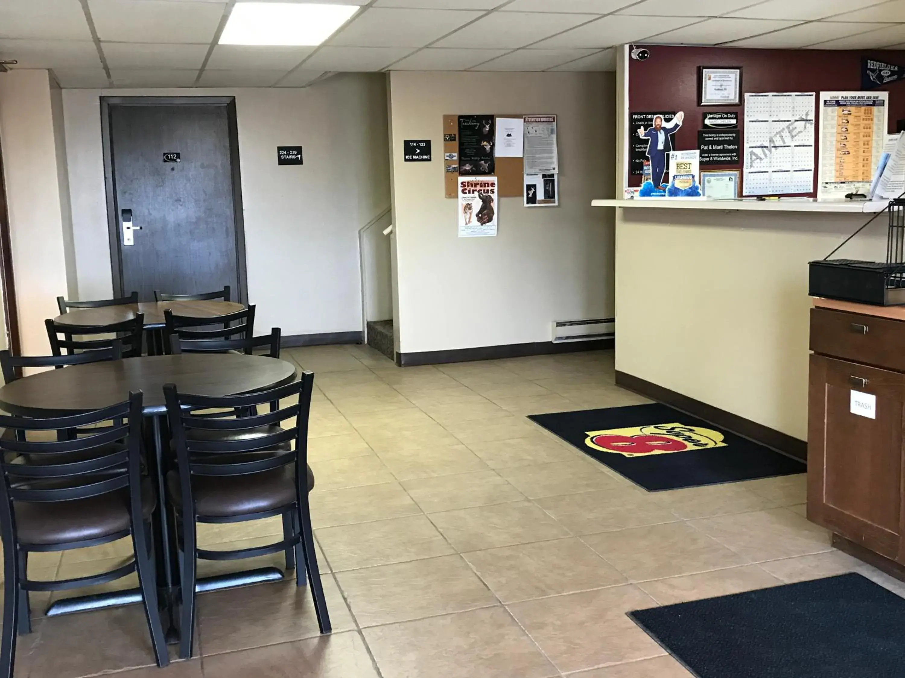 Lobby or reception in Super 8 by Wyndham Redfield Lobby or reception in Super 8 by Wyndham Redfield