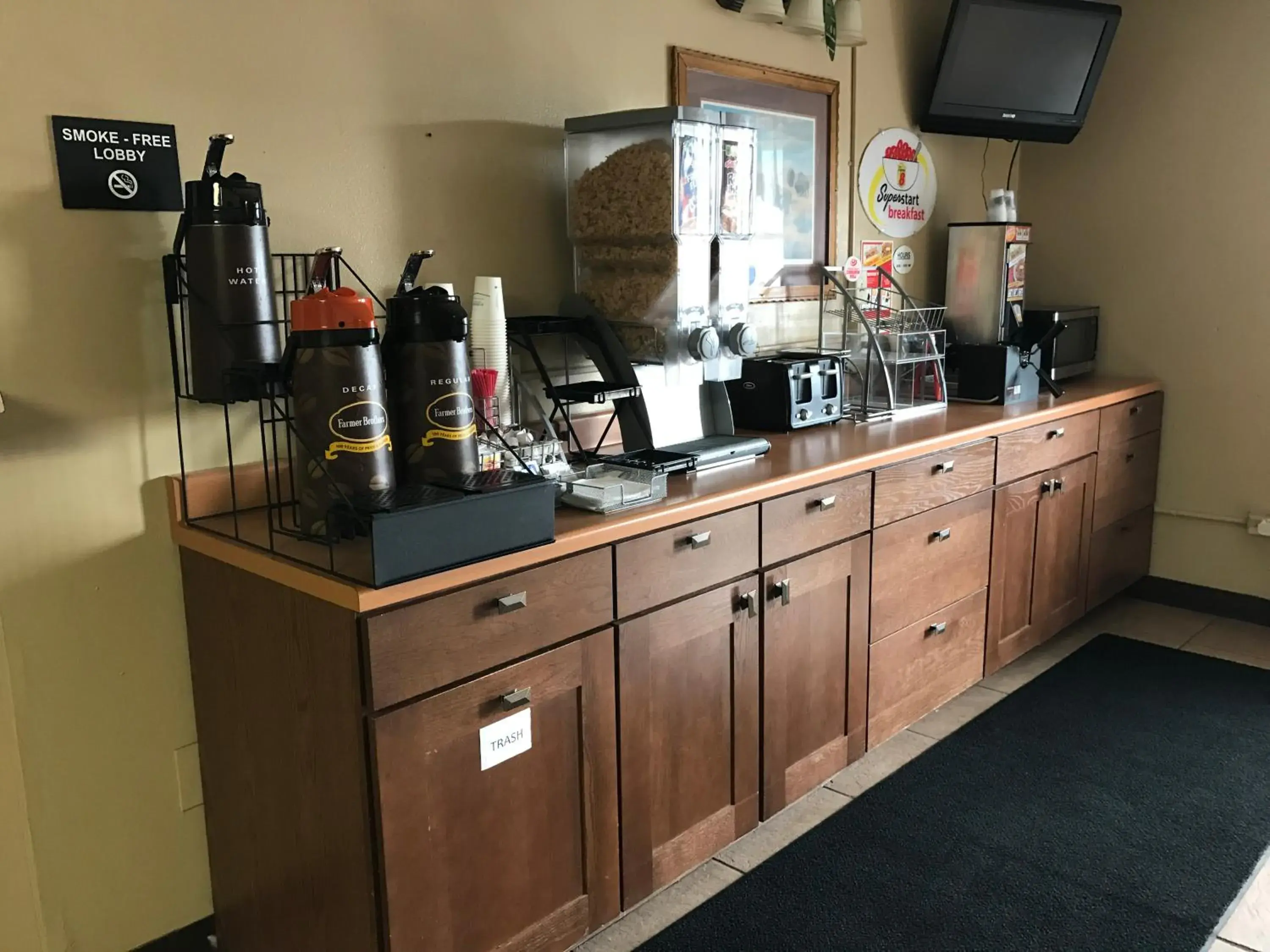 Lobby or reception in Super 8 by Wyndham Redfield Lobby or reception in Super 8 by Wyndham Redfield