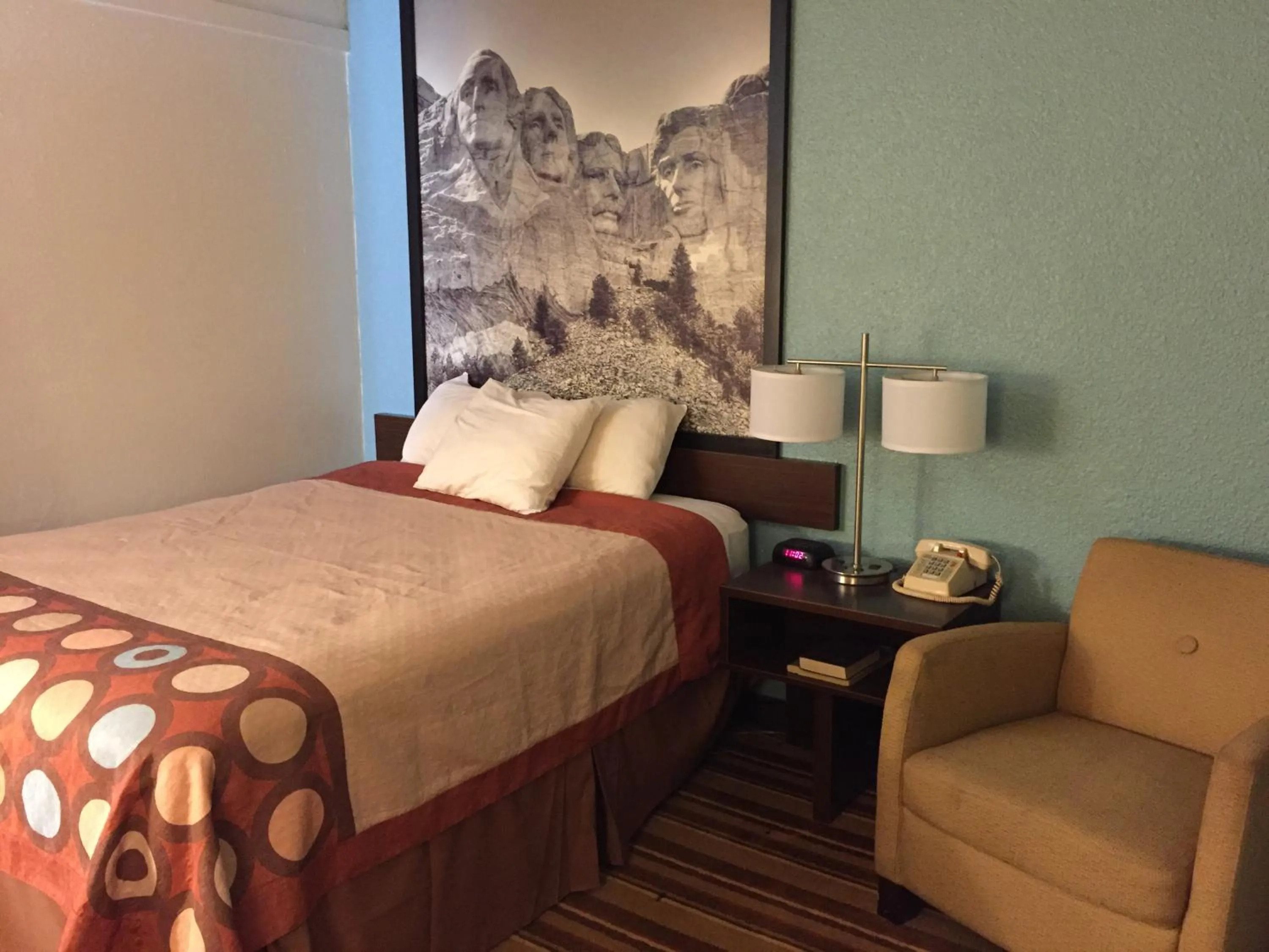 Bedroom, Bed in Super 8 by Wyndham Redfield