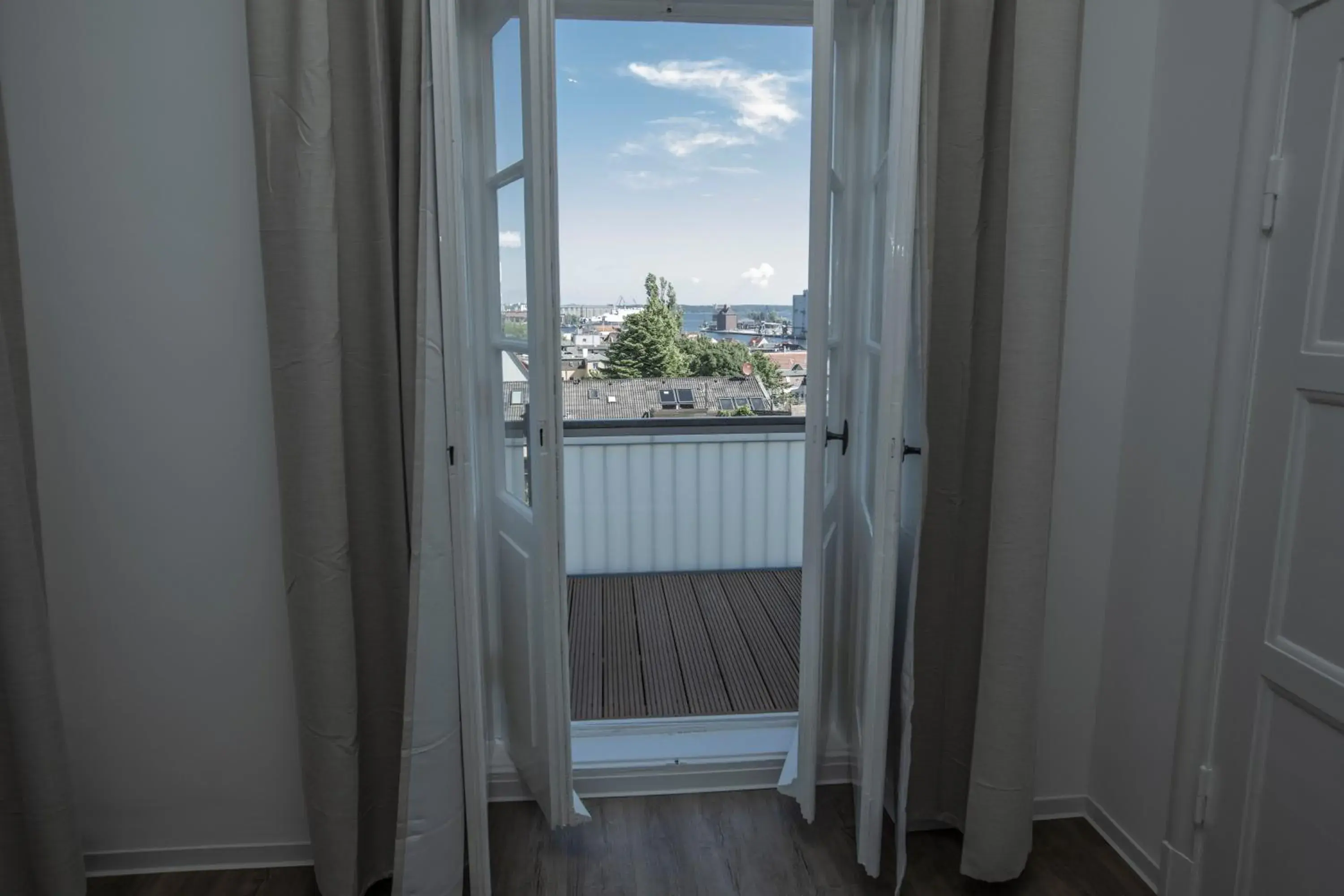 Double Room with Shared Bathroom in Boardinghouse Flensburg - by Zimmer FREI! Holidays Double Room with Shared Bathroom in Boardinghouse Flensburg - by Zimmer FREI! Holidays