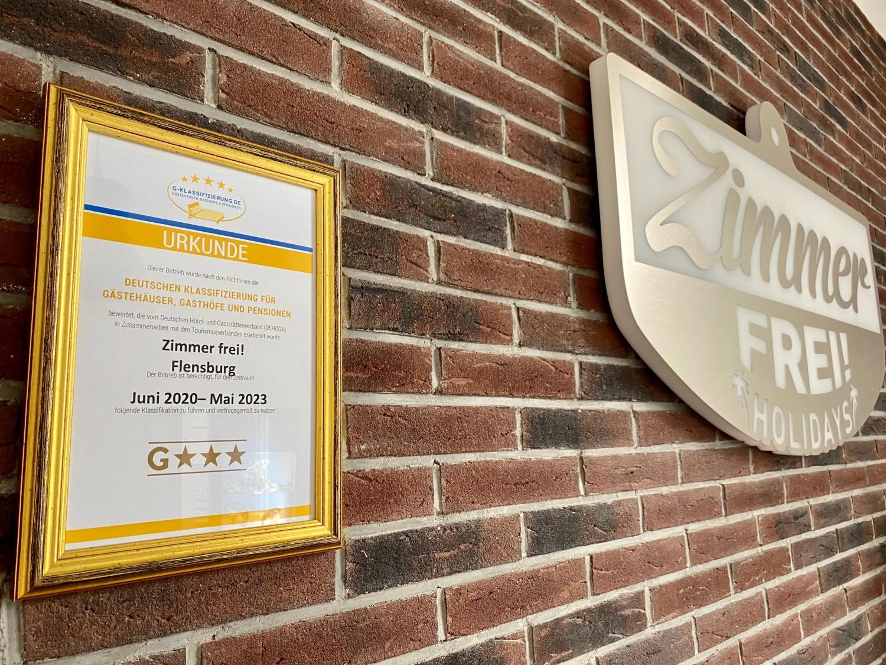Logo/Certificate/Sign in Boardinghouse Flensburg - by Zimmer FREI! Holidays