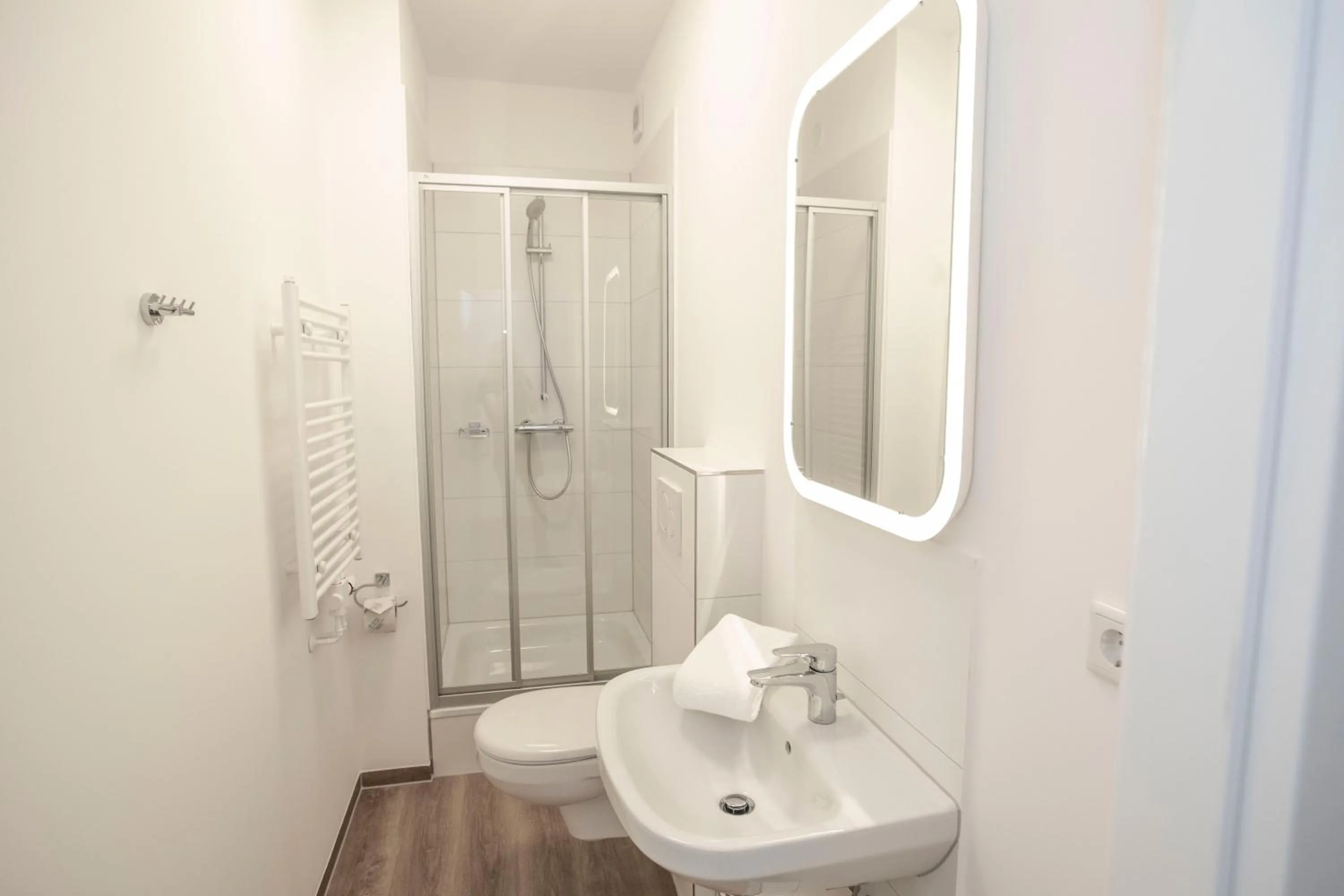 Shower in Boardinghouse Flensburg - by Zimmer FREI! Holidays