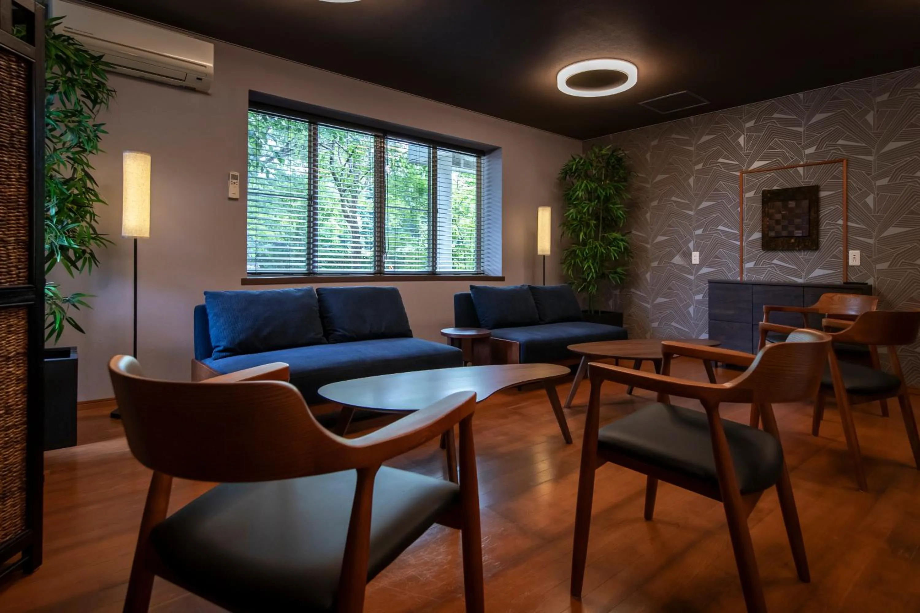 Seating area in Fujiyama Inn Conifer