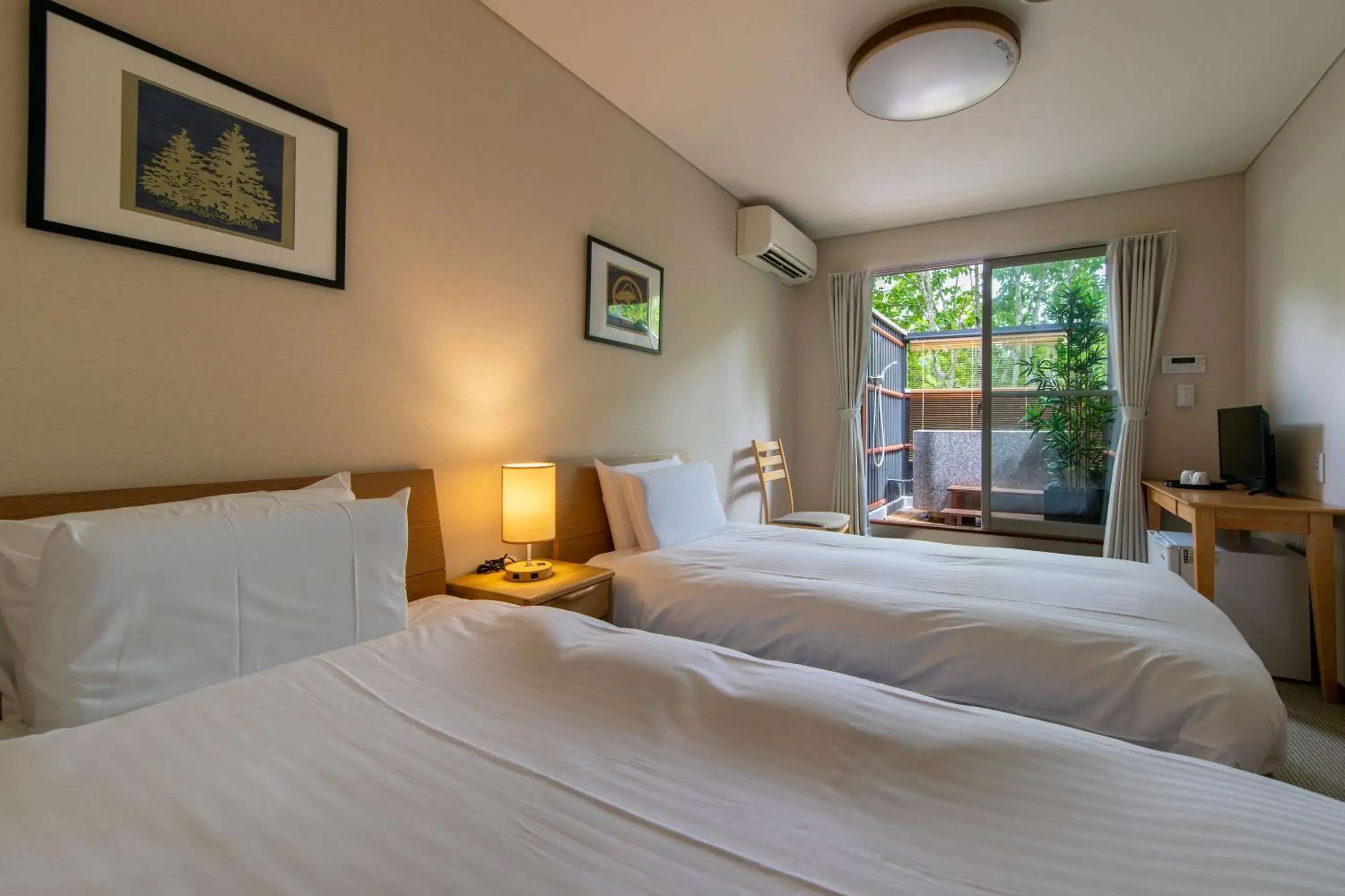 Photo of the whole room, Bed in Fujiyama Inn Conifer Photo of the whole room, Bed in Fujiyama Inn Conifer