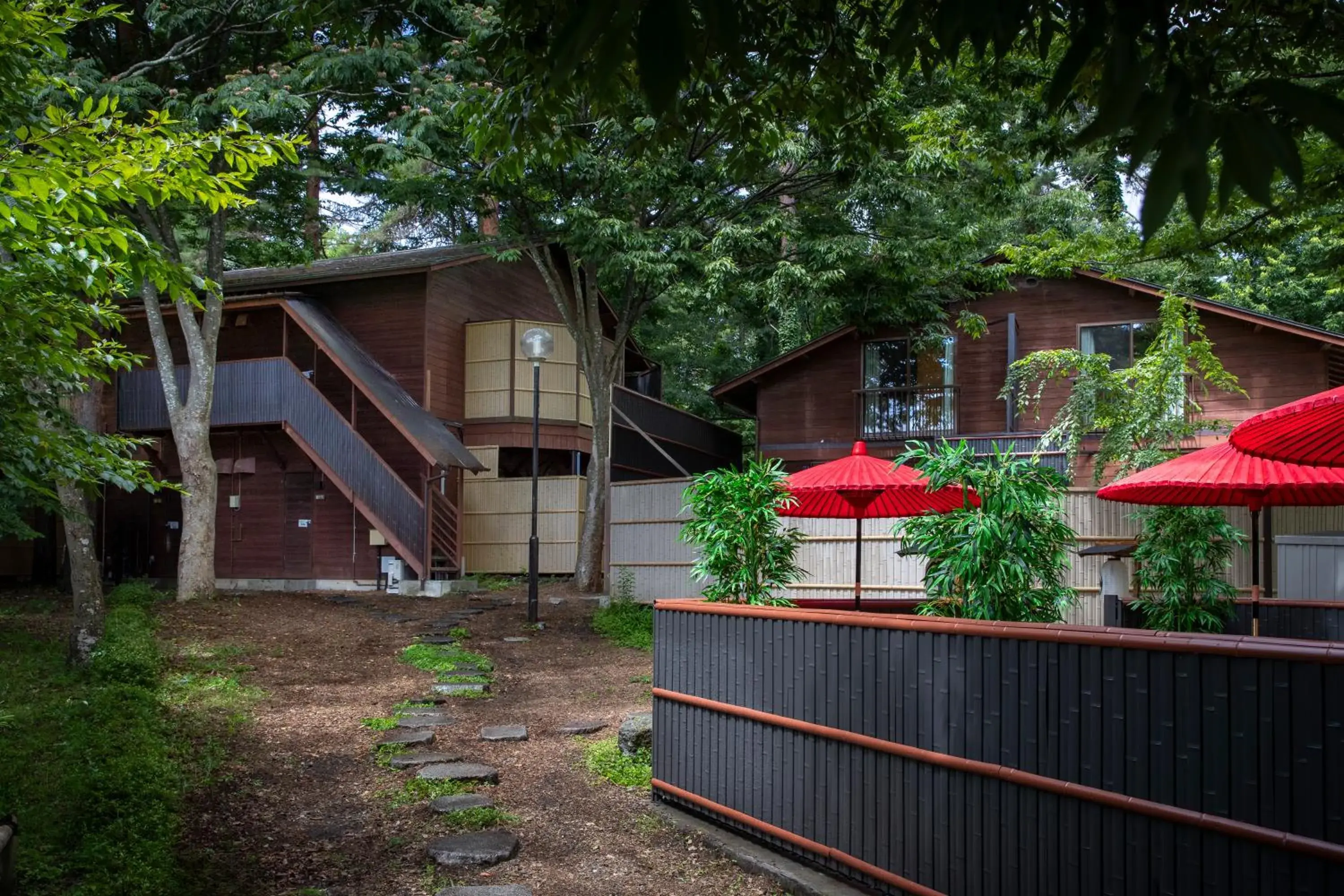 Property building in Fujiyama Inn Conifer Property building in Fujiyama Inn Conifer