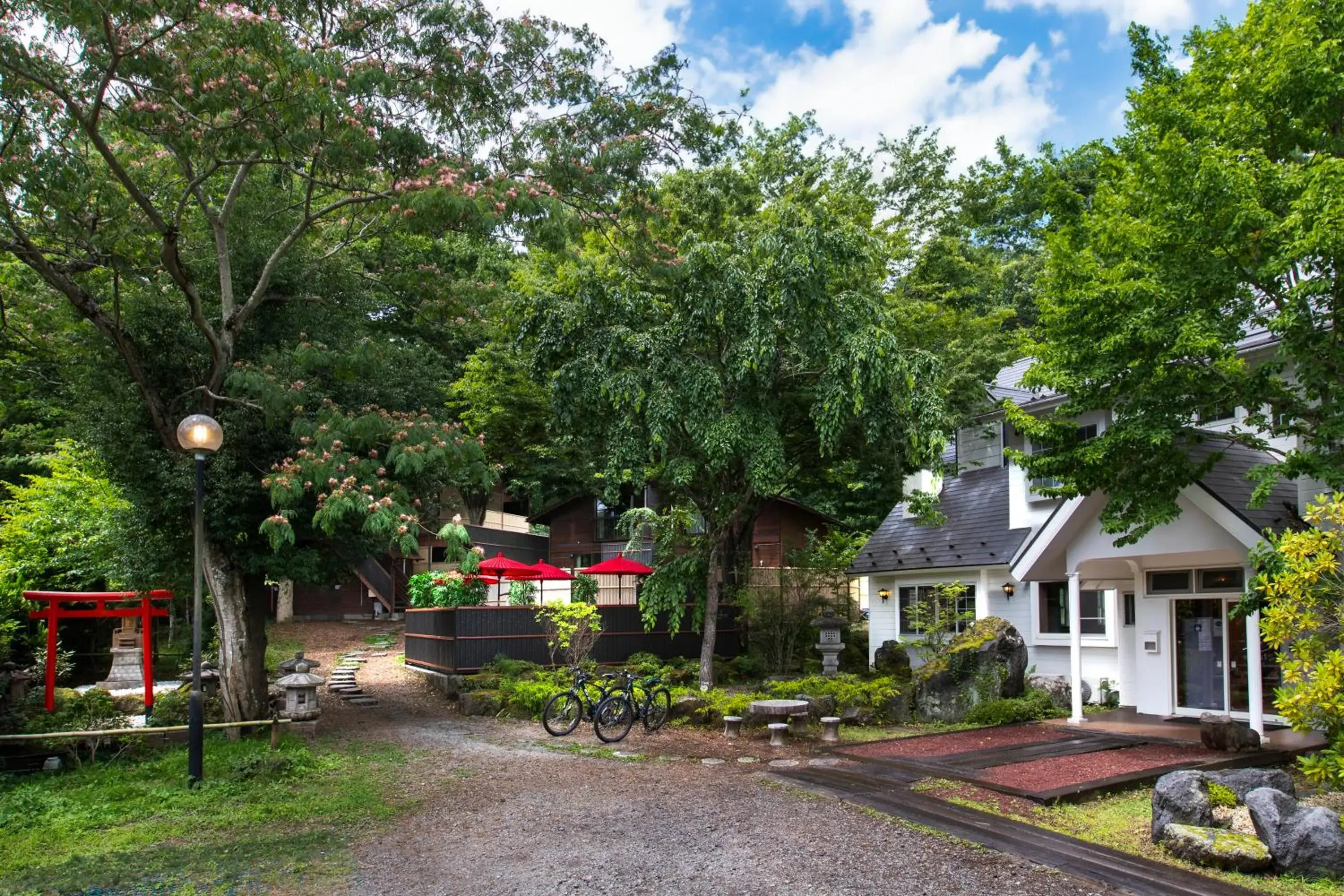 Property building in Fujiyama Inn Conifer Property building in Fujiyama Inn Conifer