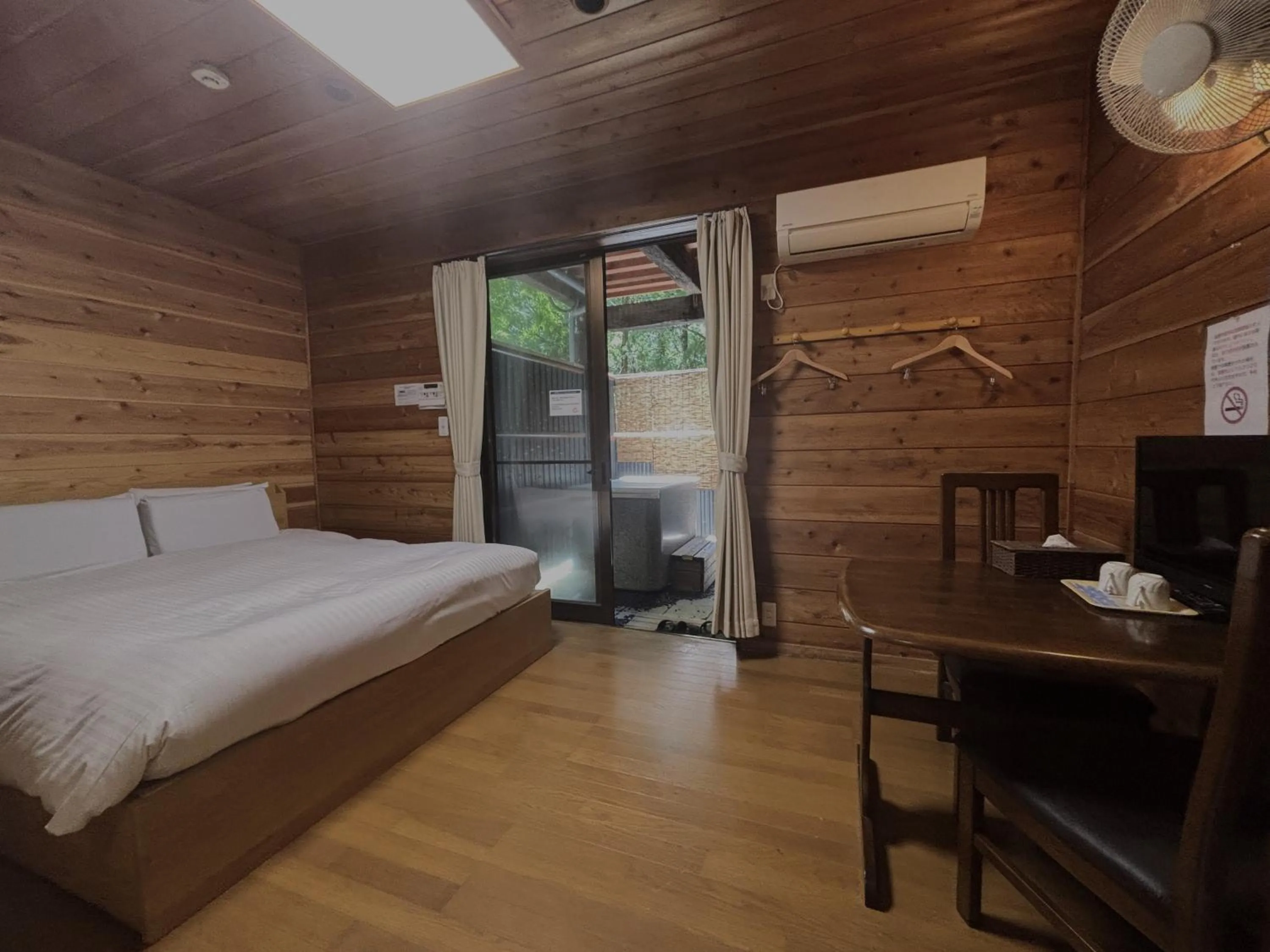 Photo of the whole room, Bed in Fujiyama Inn Conifer