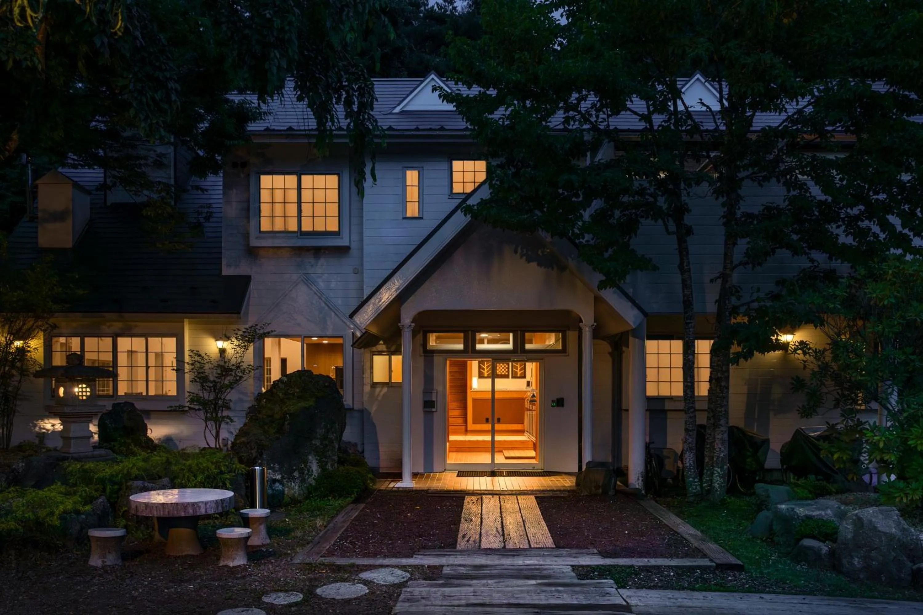 Property building in Fujiyama Inn Conifer