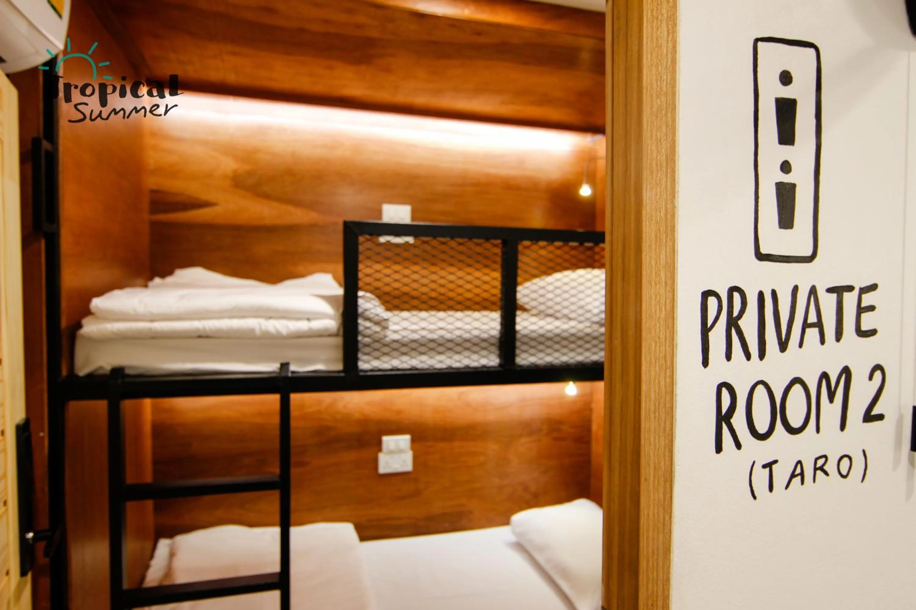 Bedroom, Bed in Tropical Summer Hostel