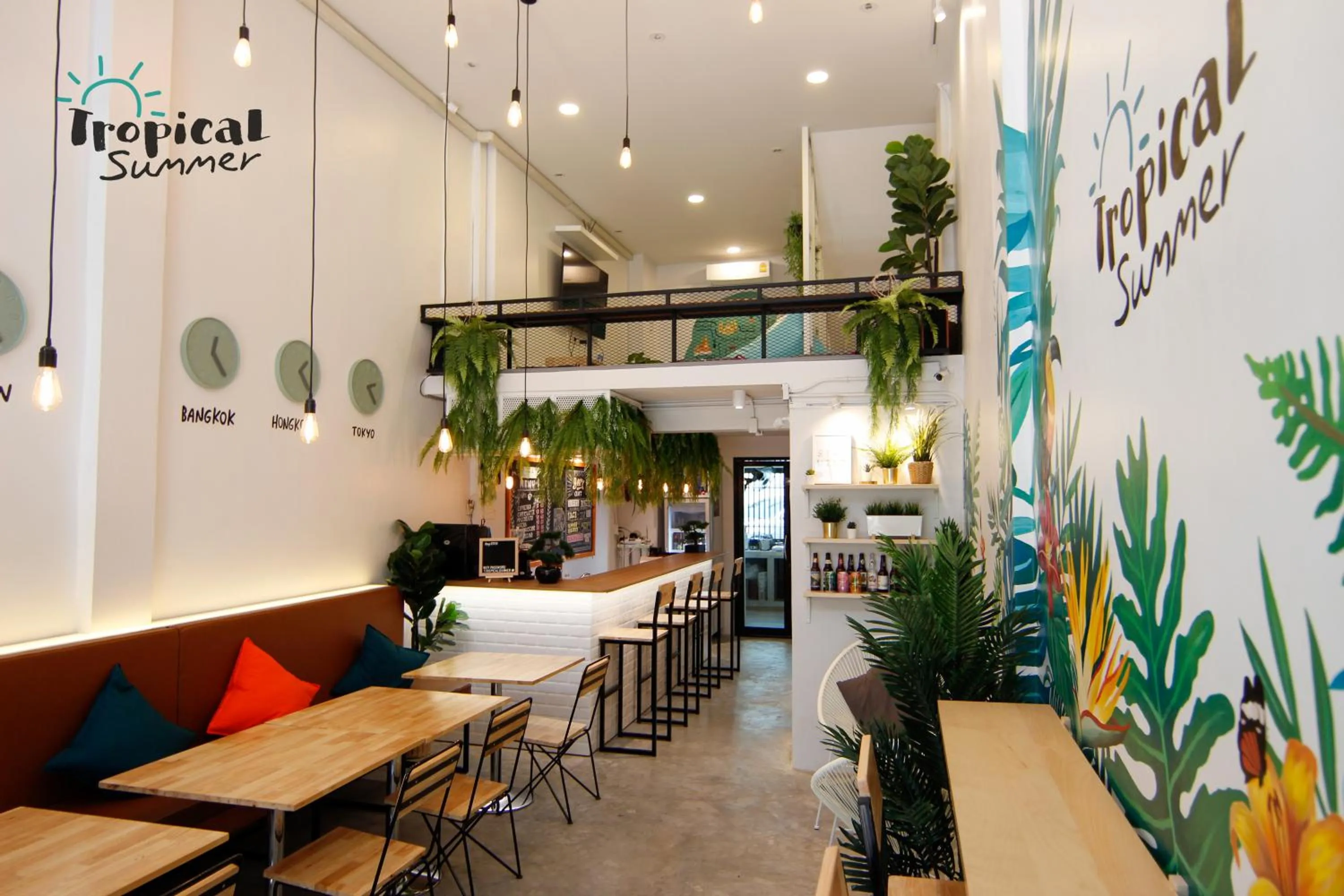 Restaurant/places to eat in Tropical Summer Hostel