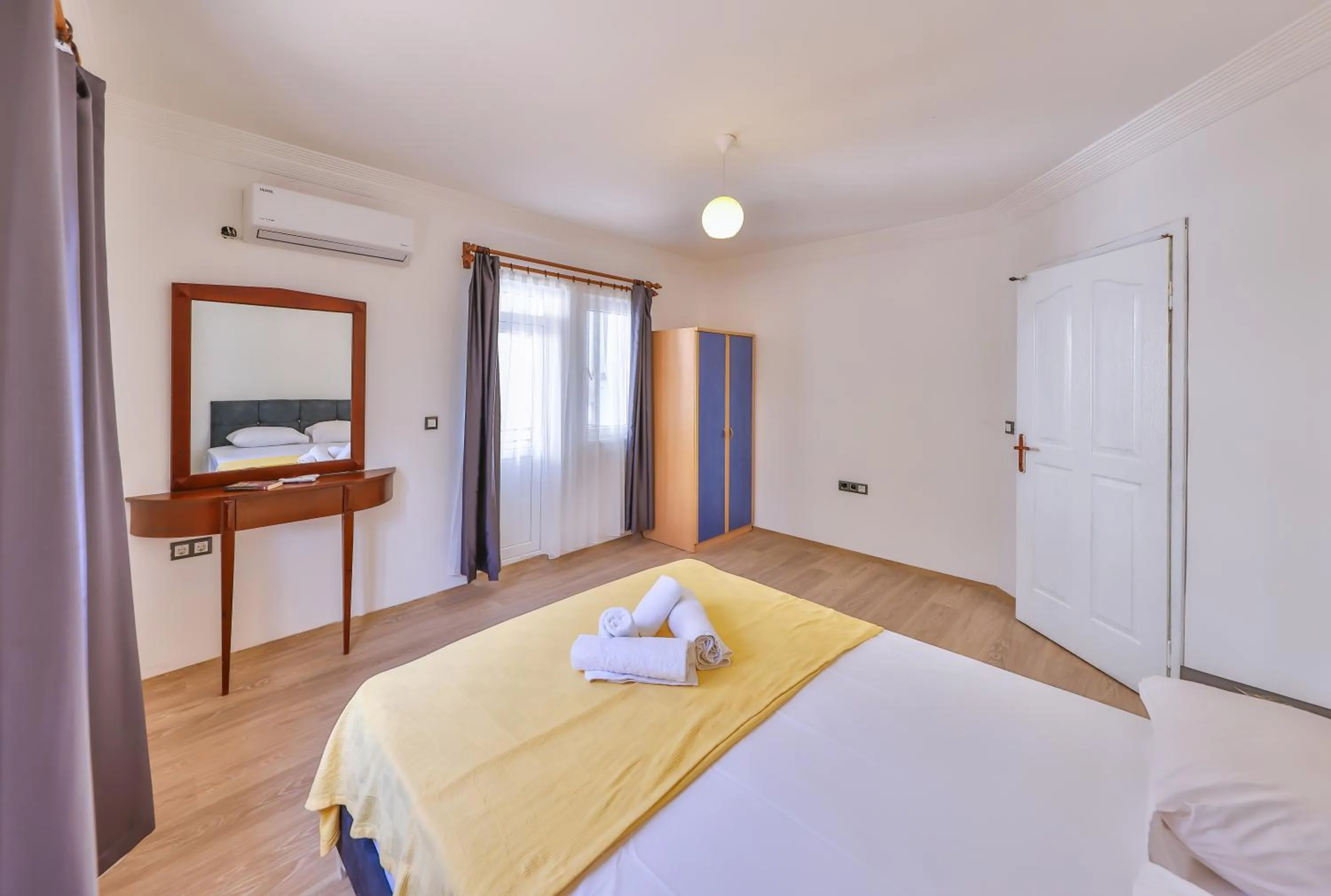 Bed in 3 House Apart