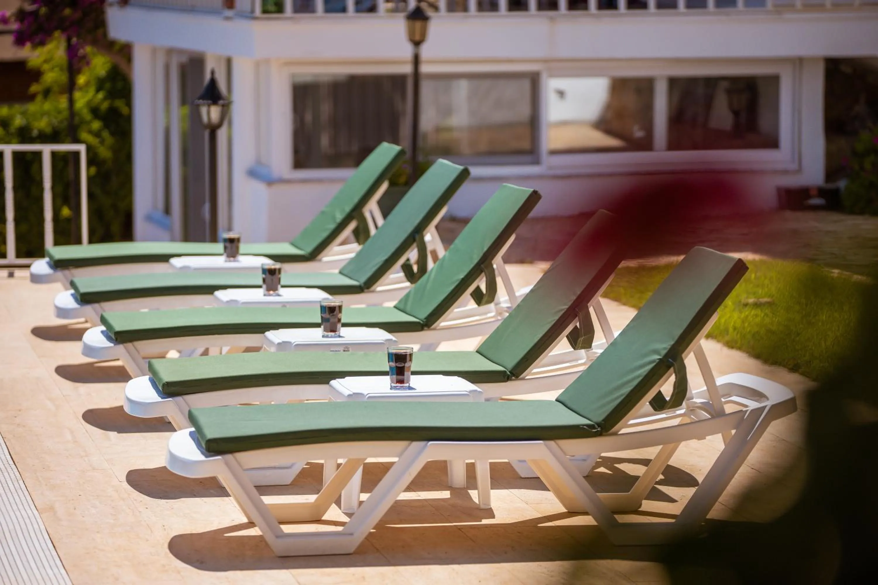 sunbed in 3 House Apart