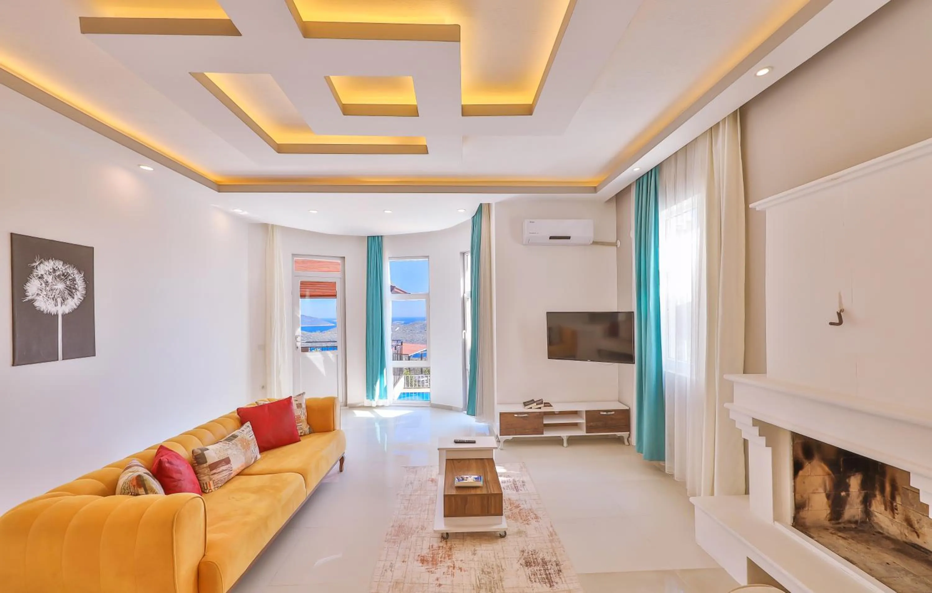 TV and multimedia in 3 House Apart