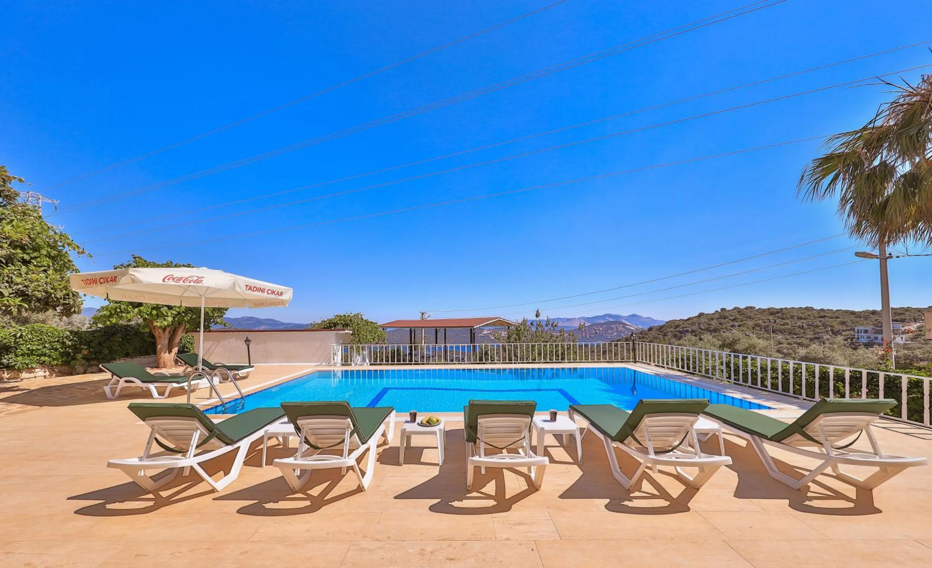 Swimming pool in 3 House Apart