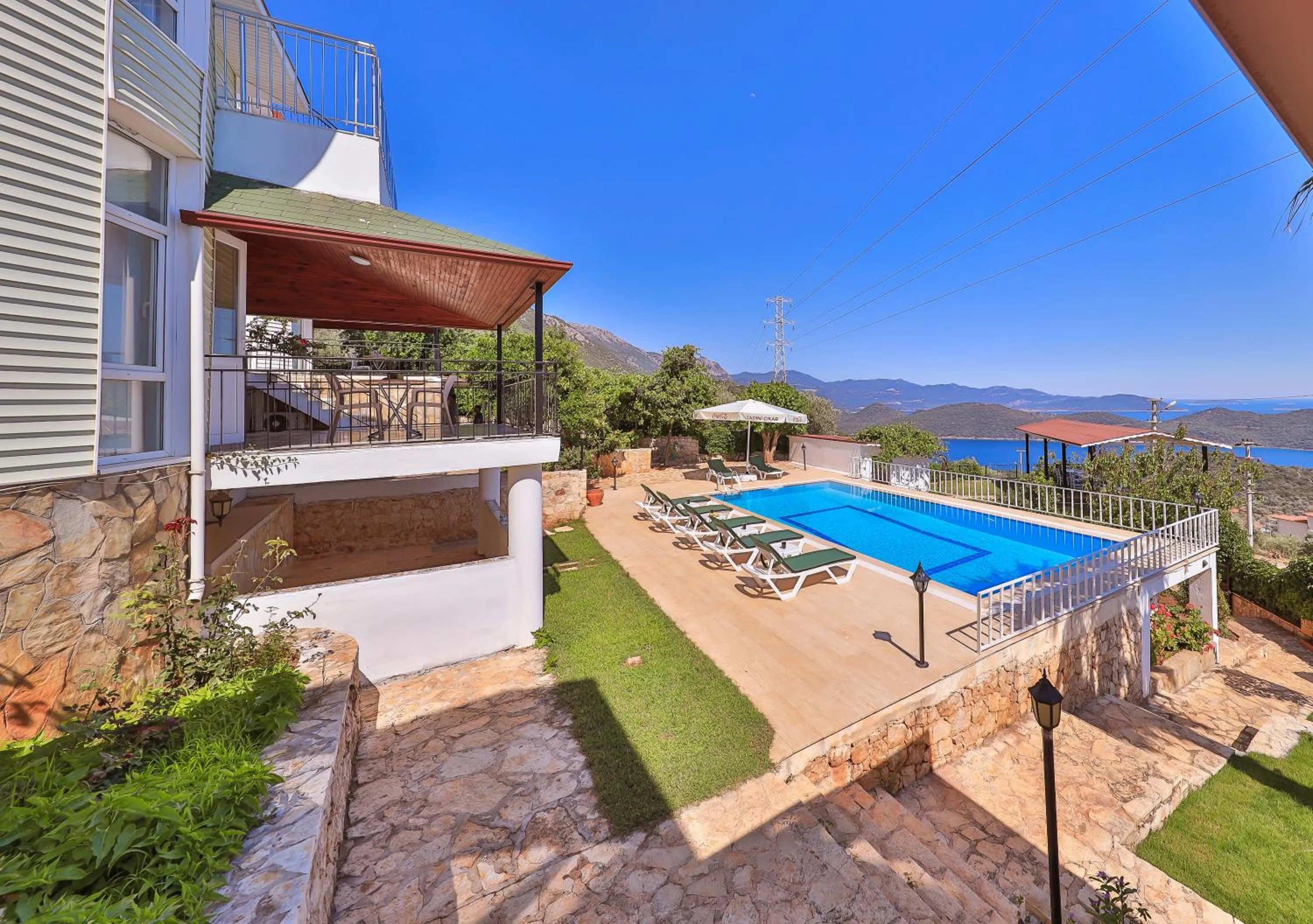 Swimming pool in 3 House Apart