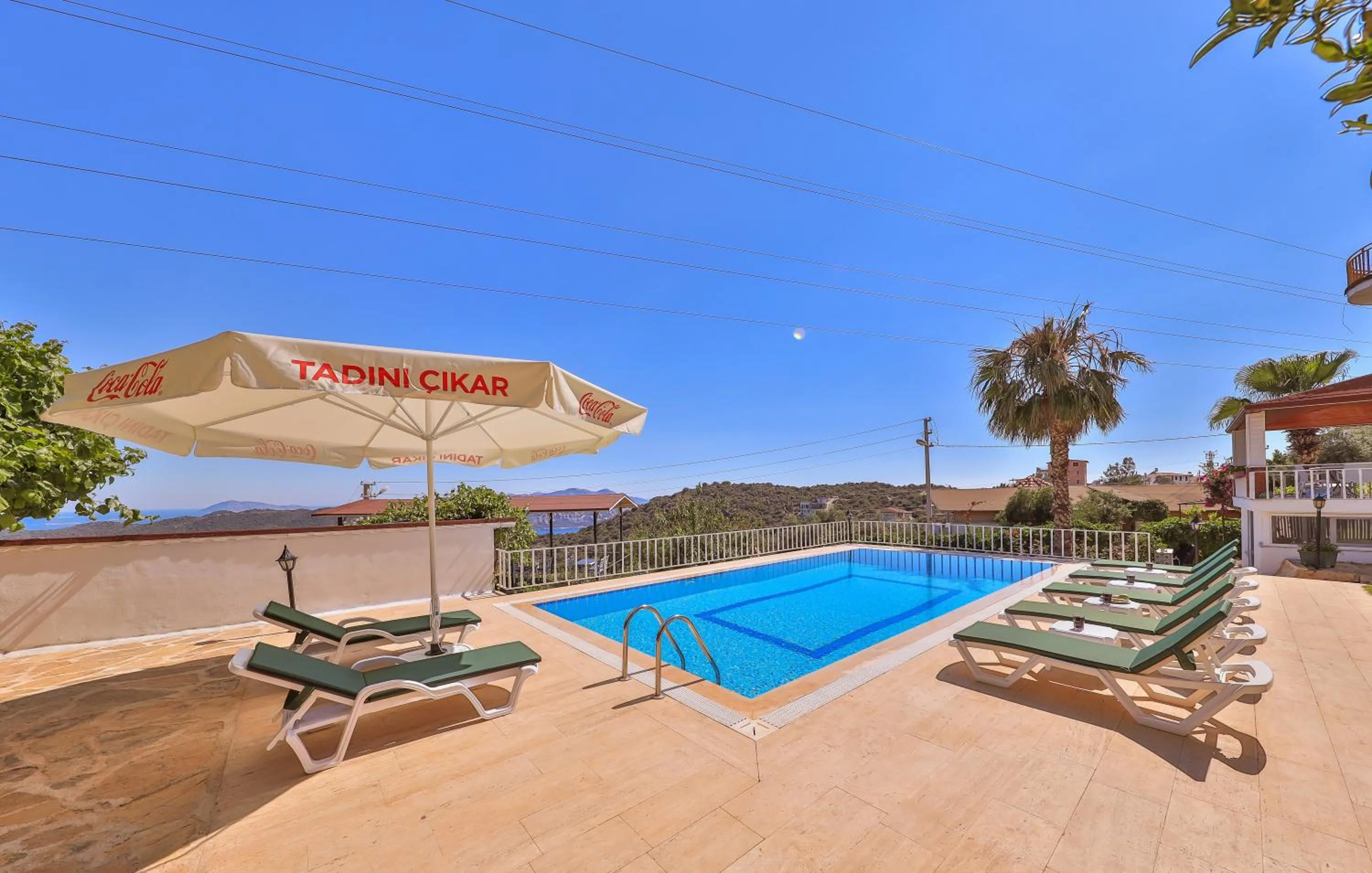 Swimming pool in 3 House Apart