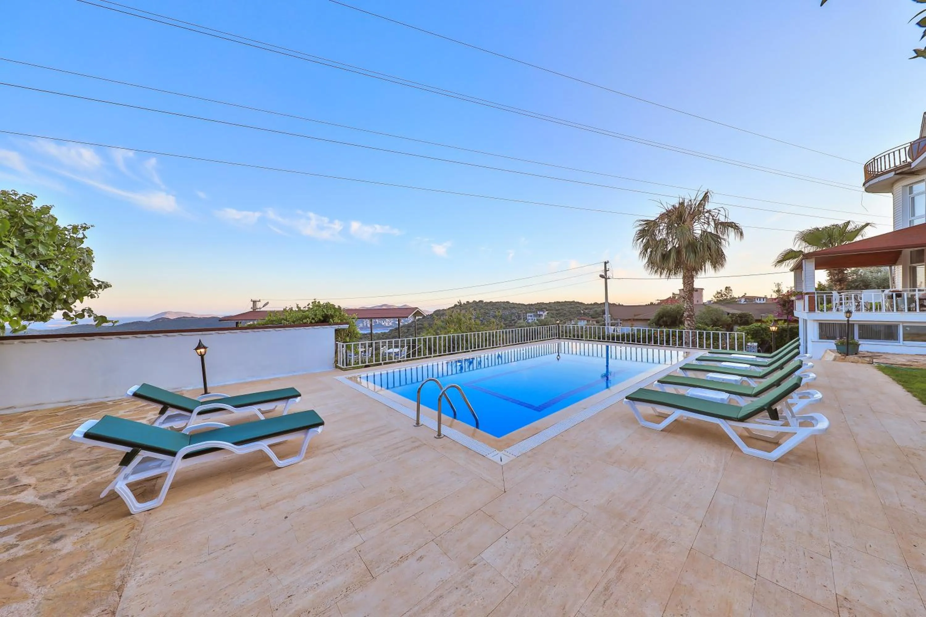 Swimming pool in 3 House Apart