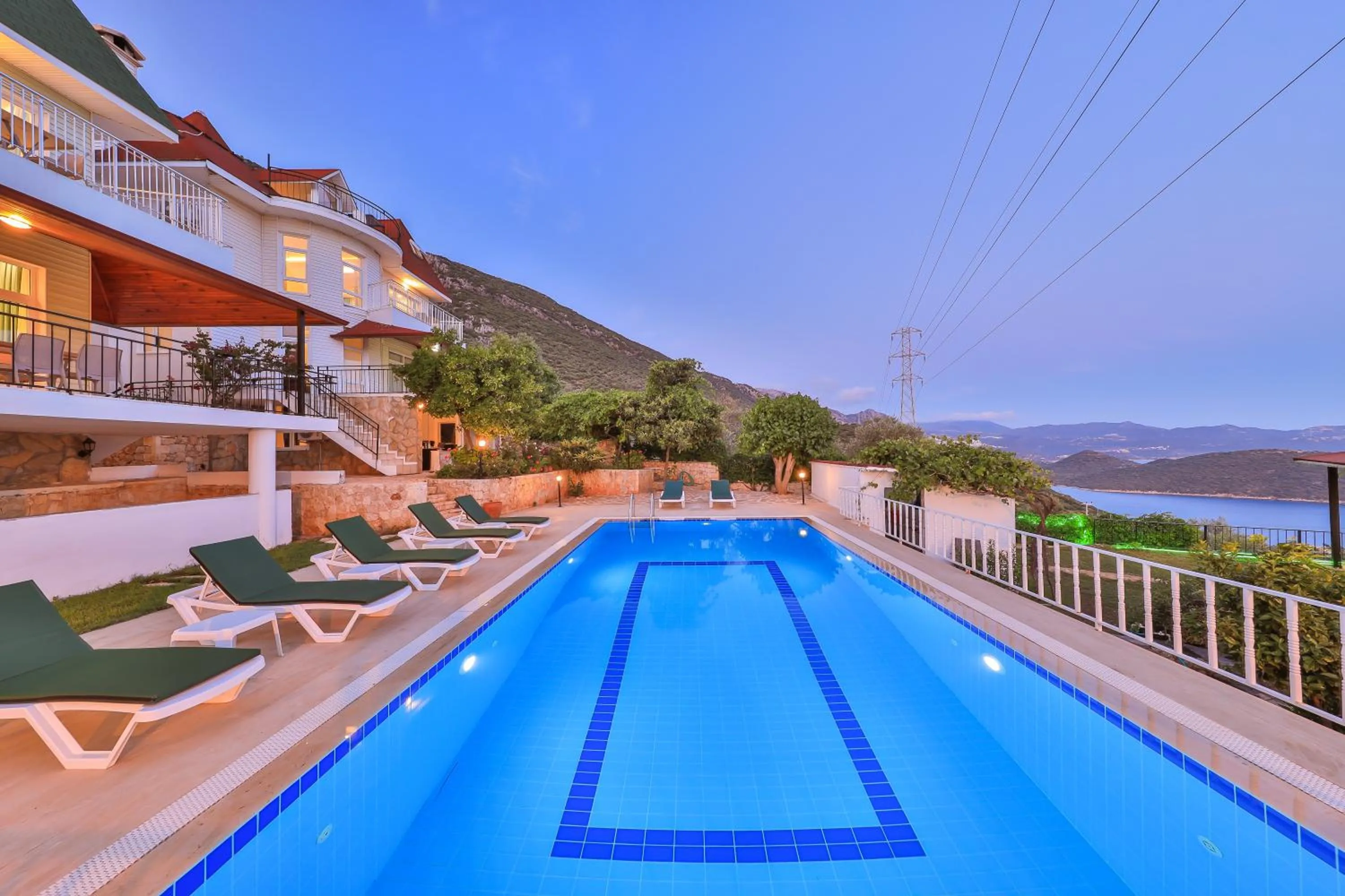 Swimming pool in 3 House Apart