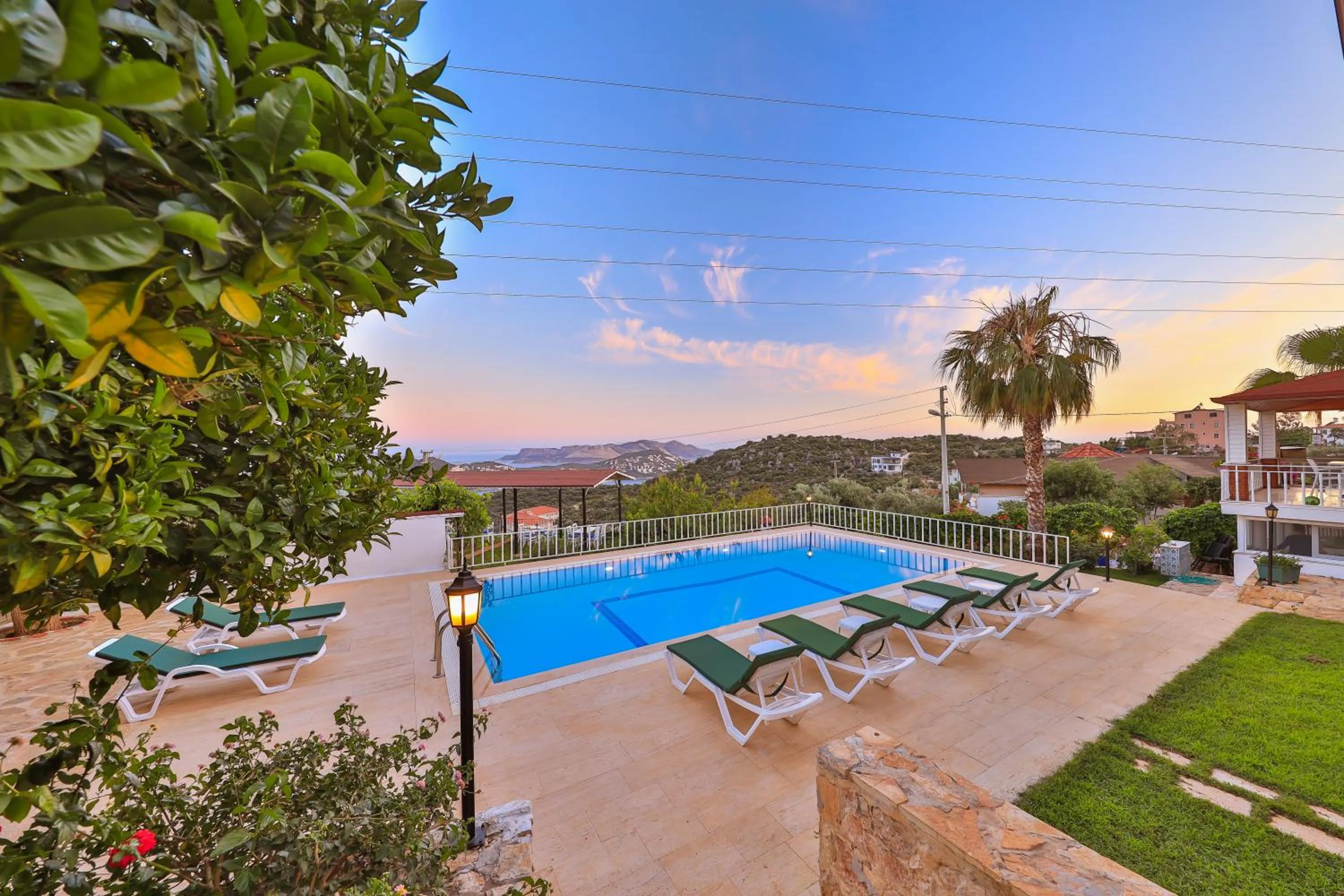 Swimming pool in 3 House Apart