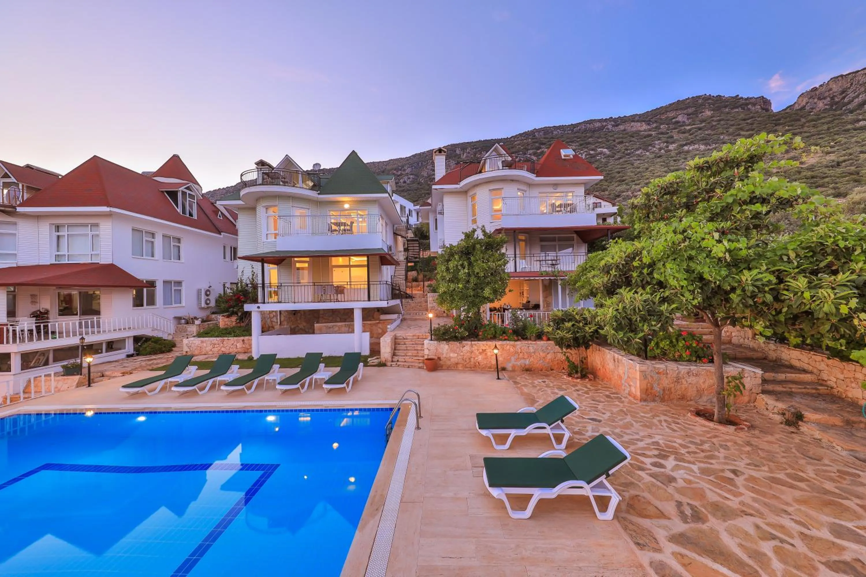 Swimming pool in 3 House Apart