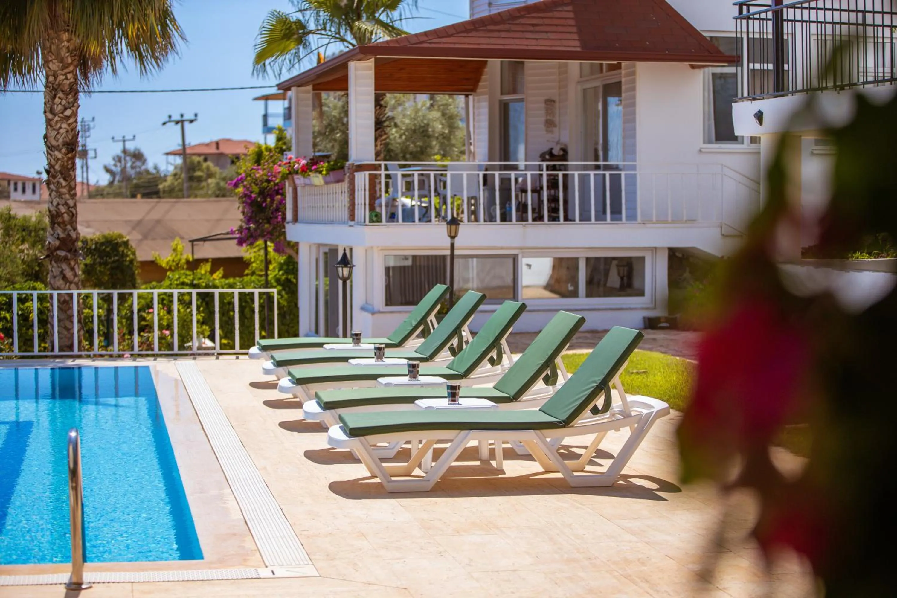 Swimming pool in 3 House Apart