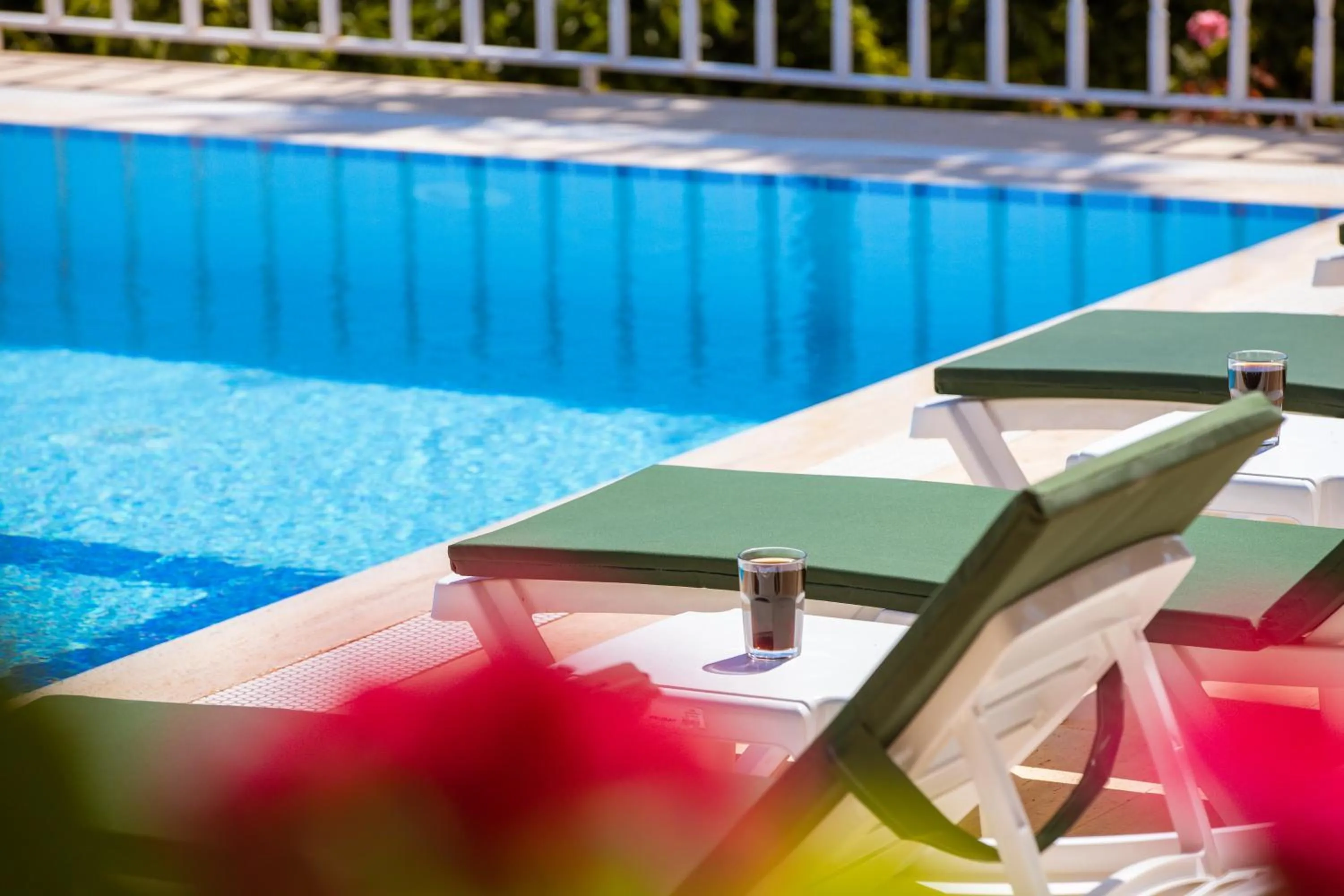 Swimming pool in 3 House Apart