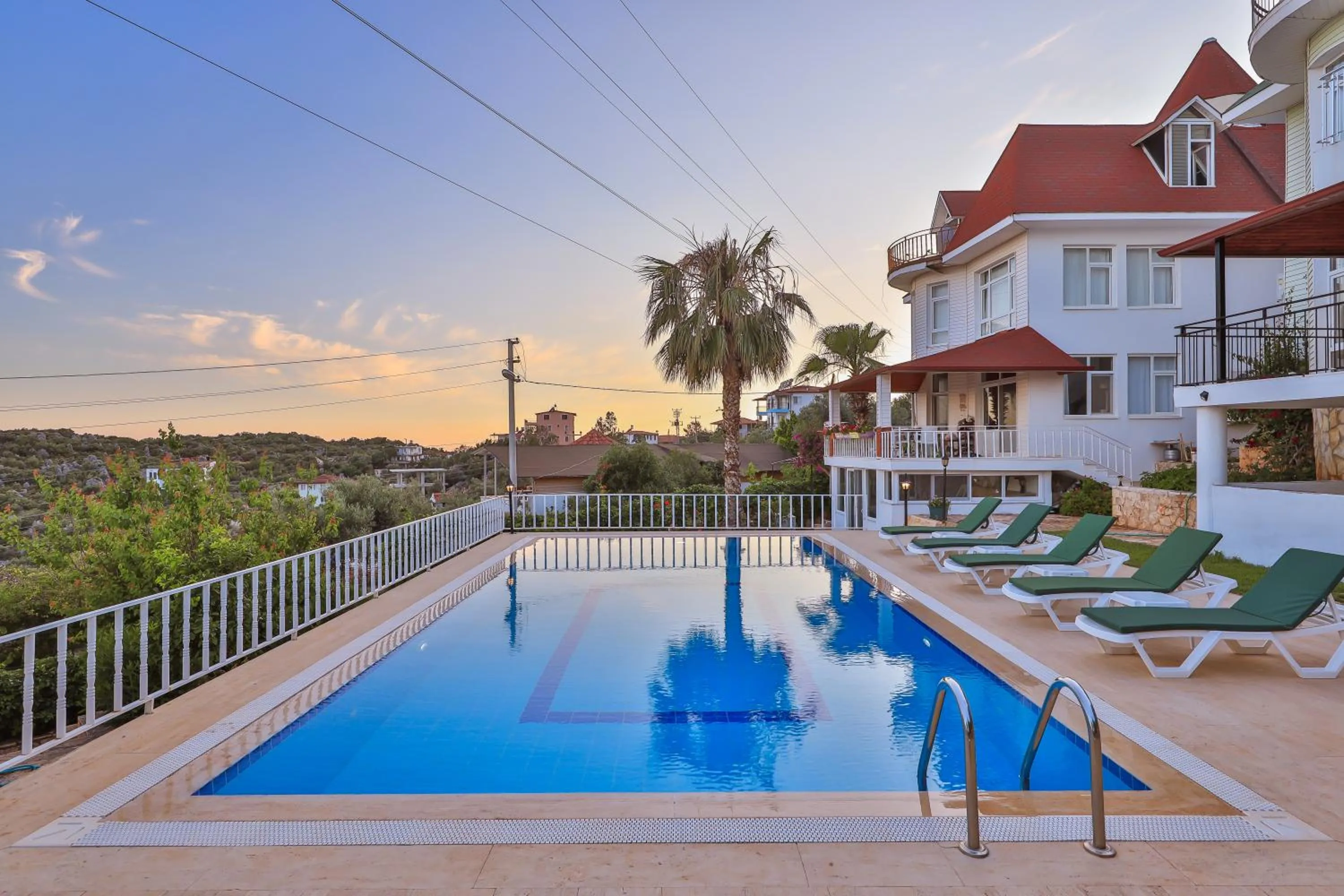 Swimming pool in 3 House Apart