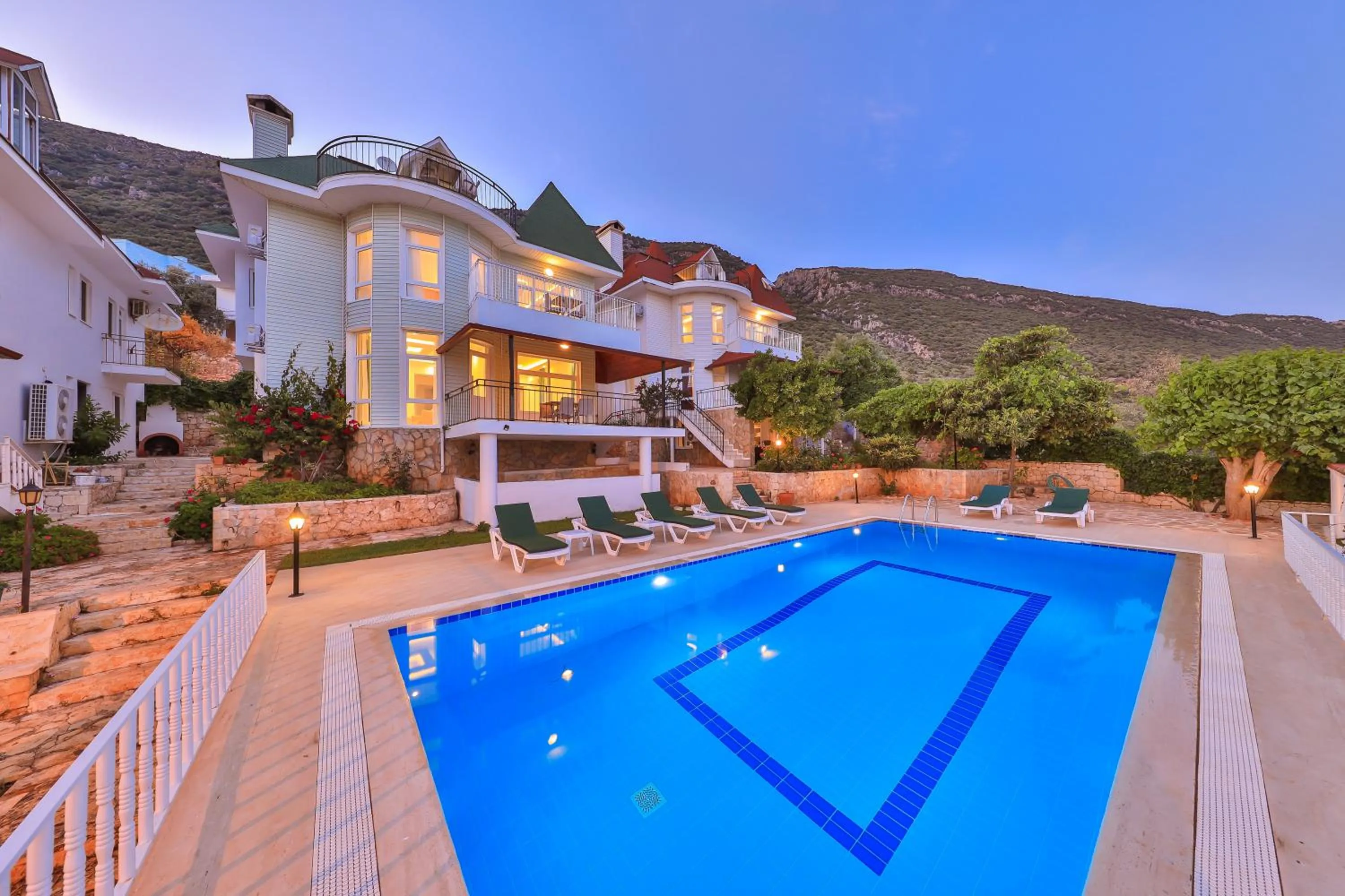 Property building in 3 House Apart