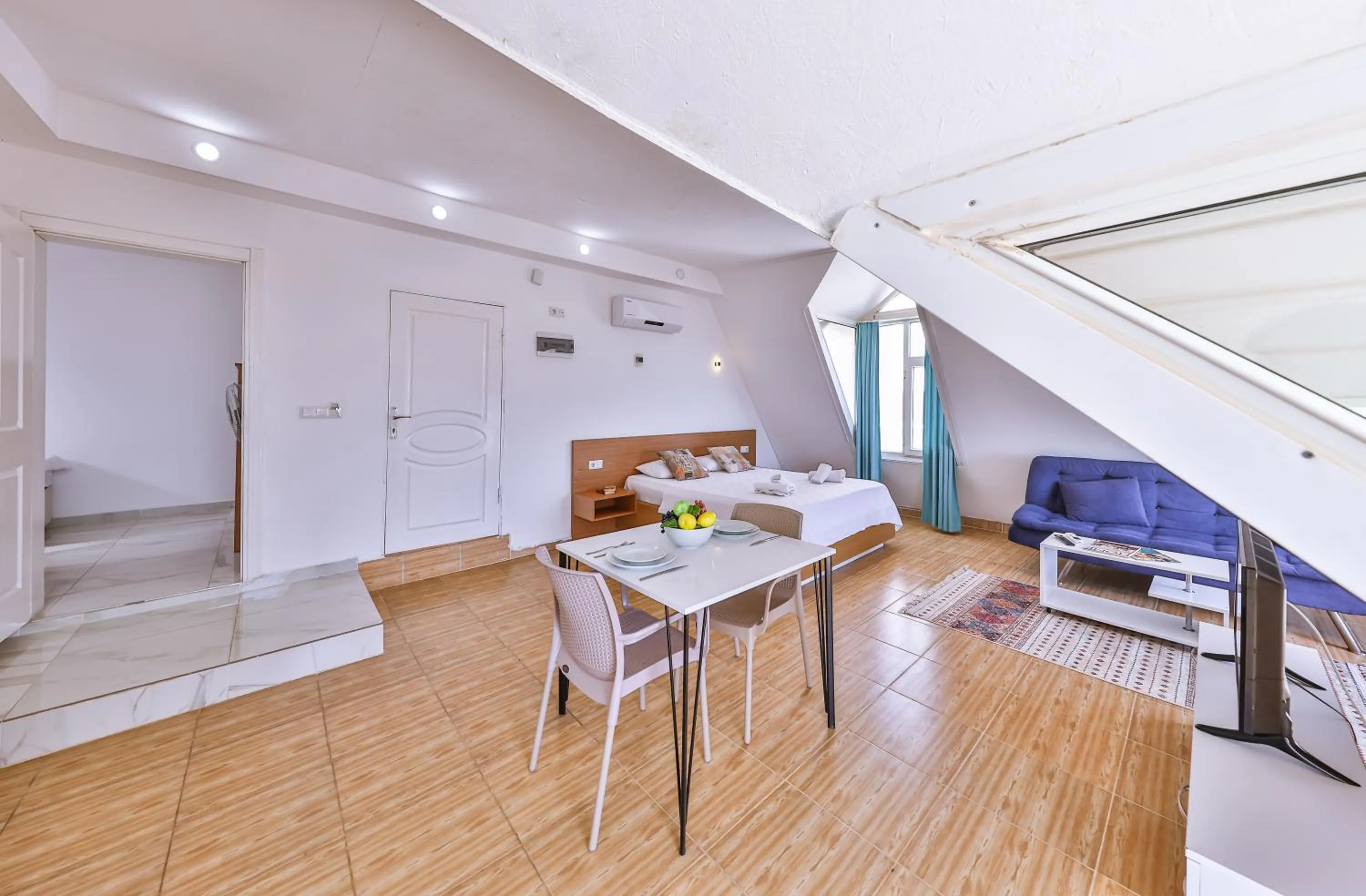 Living room, Bed in 3 House Apart