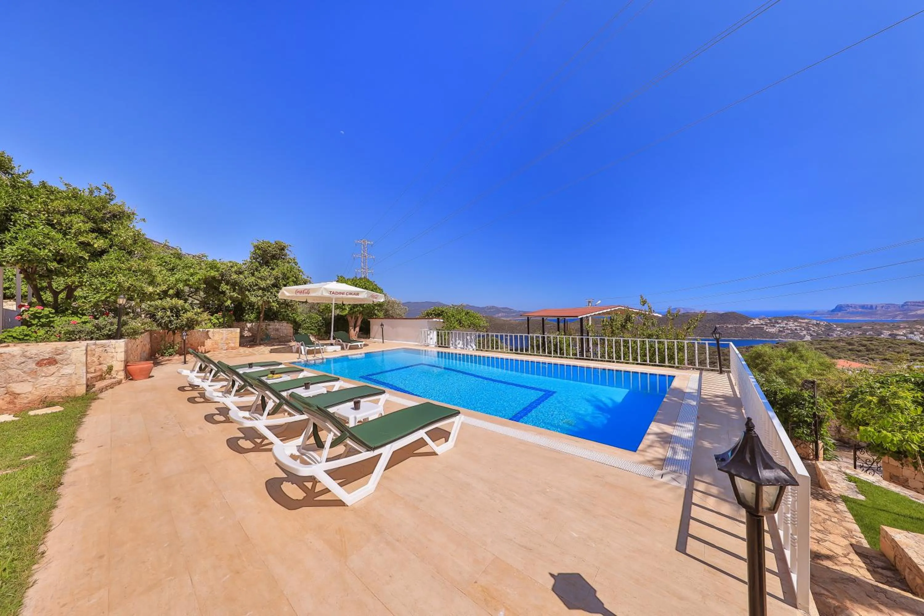 Swimming pool in 3 House Apart