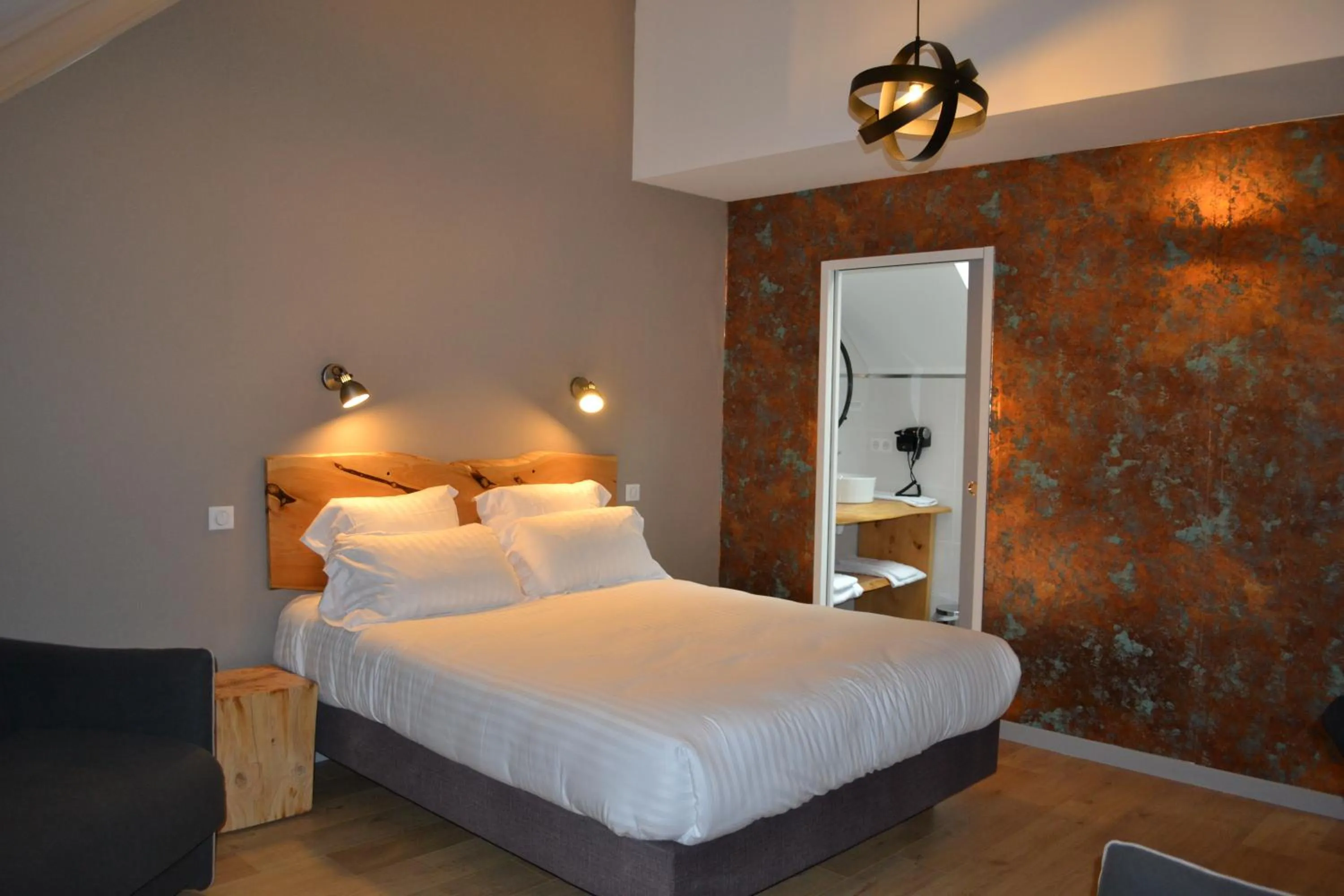 Bed in Logis Auberge de Pont Calleck